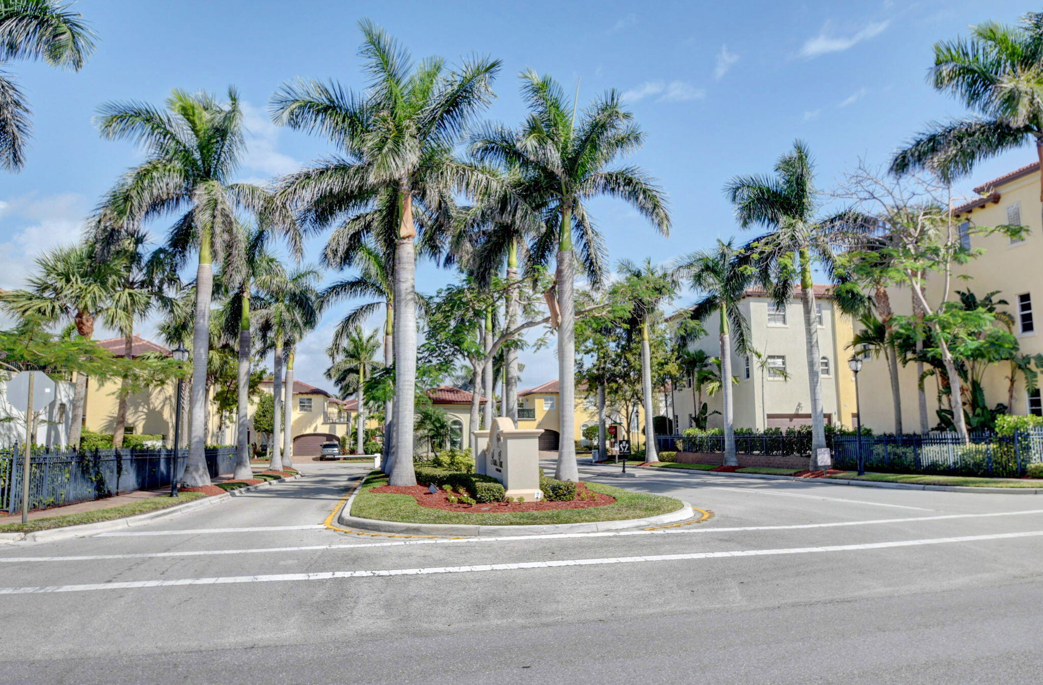 99 Via Poinciana Street