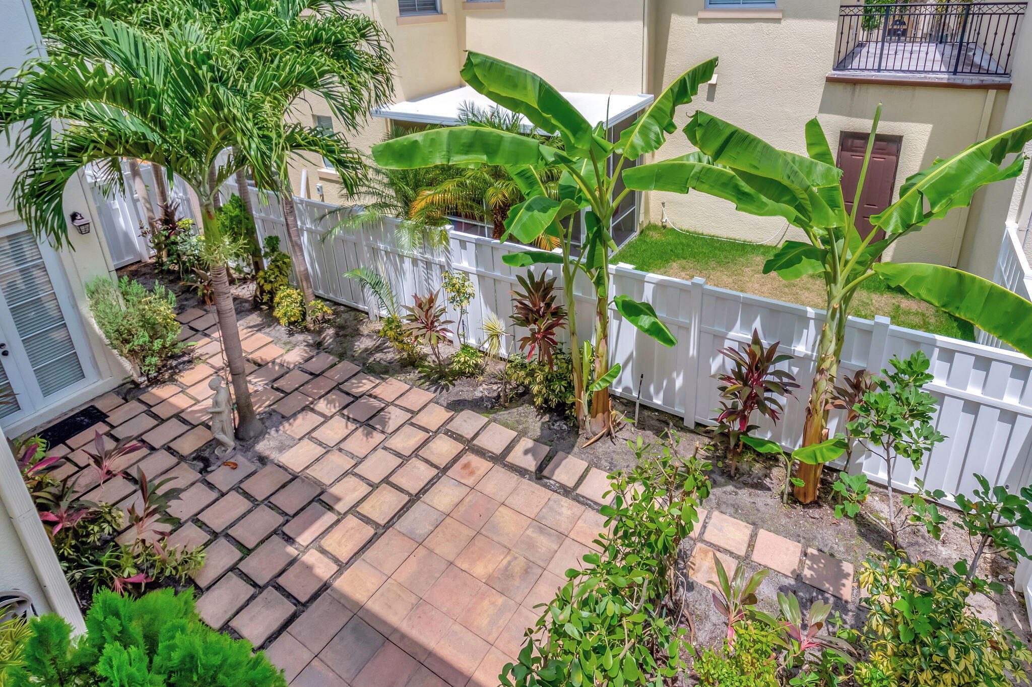 99 Via Poinciana Street