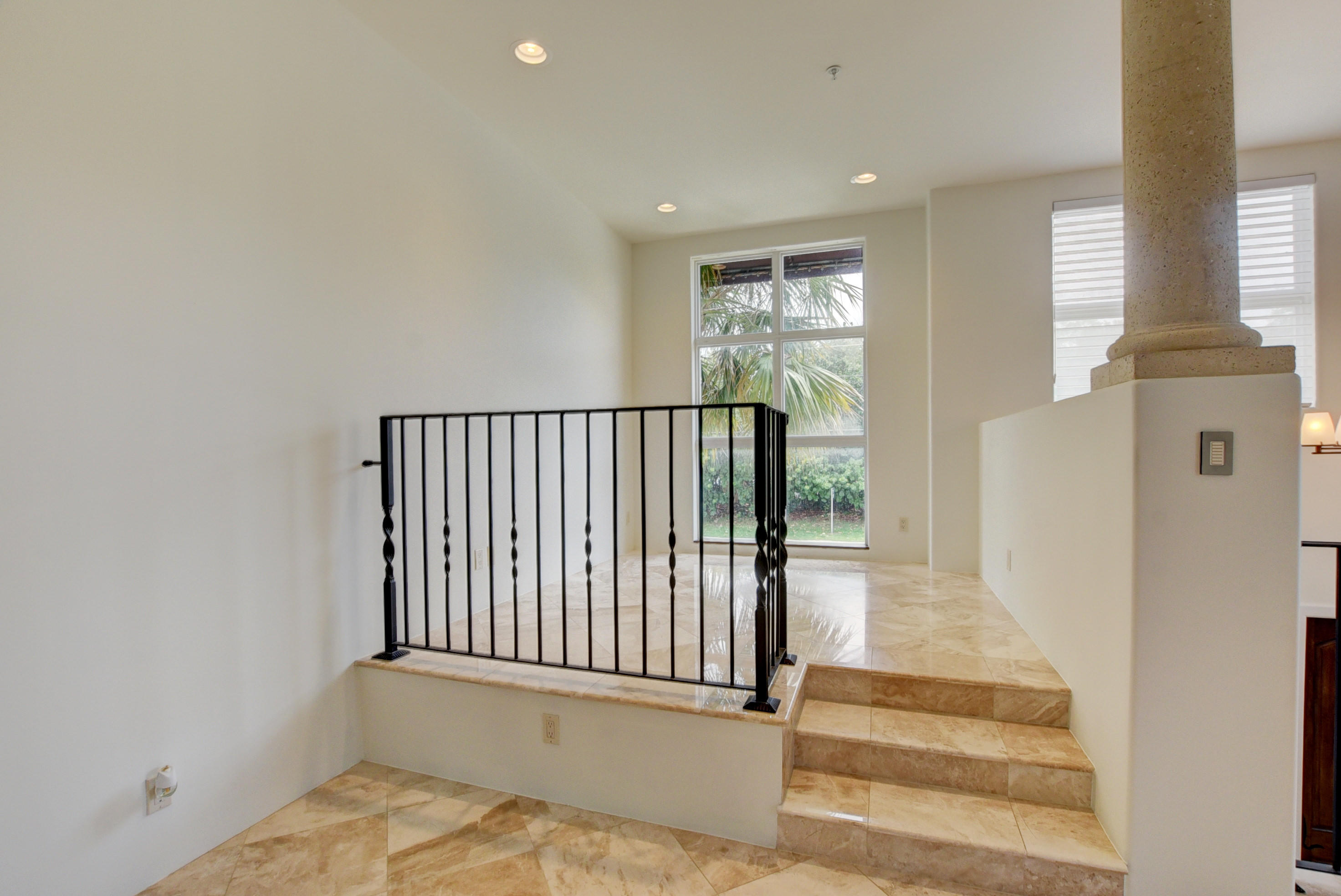 425 N Ocean Boulevard 1
