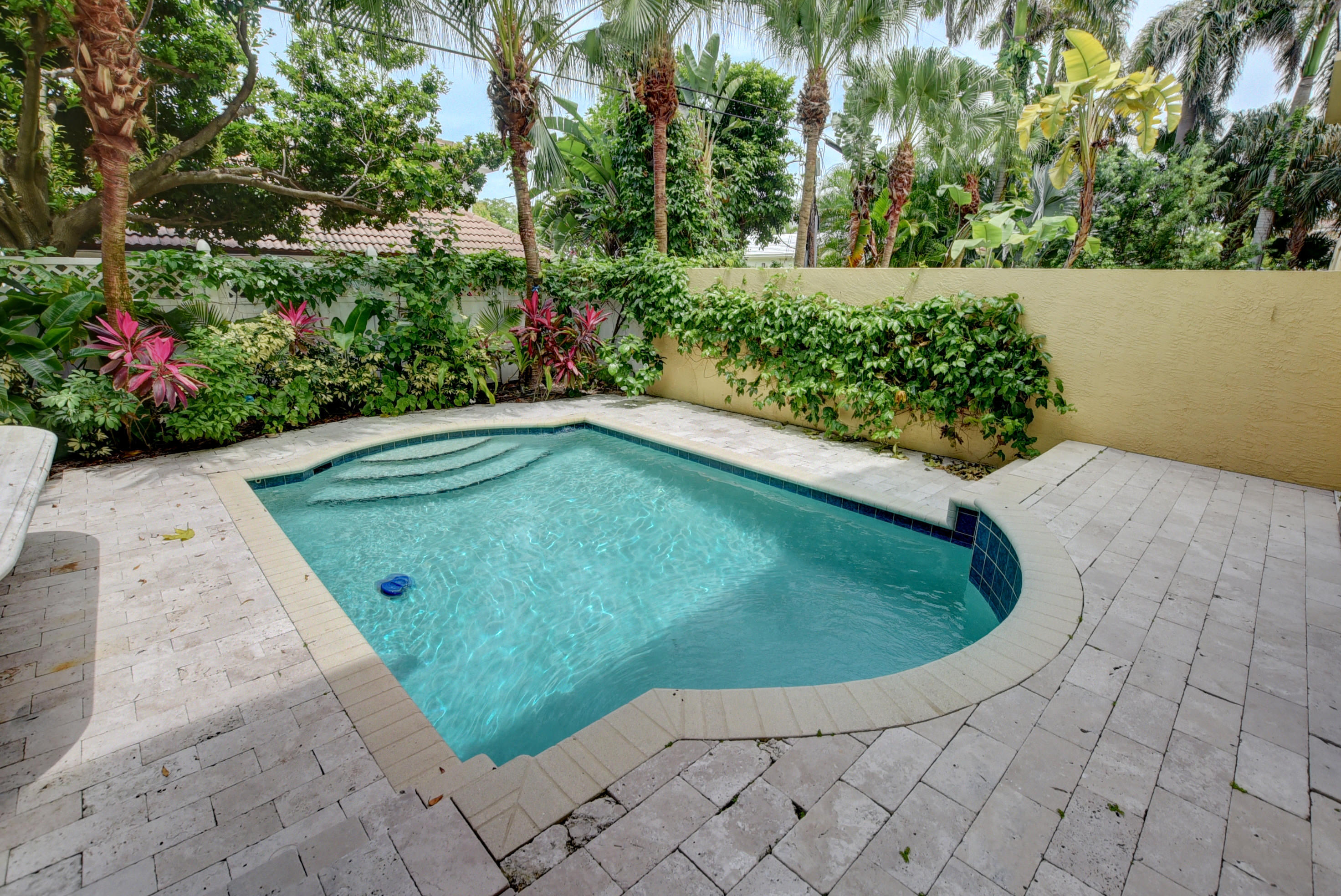 425 N Ocean Boulevard 1