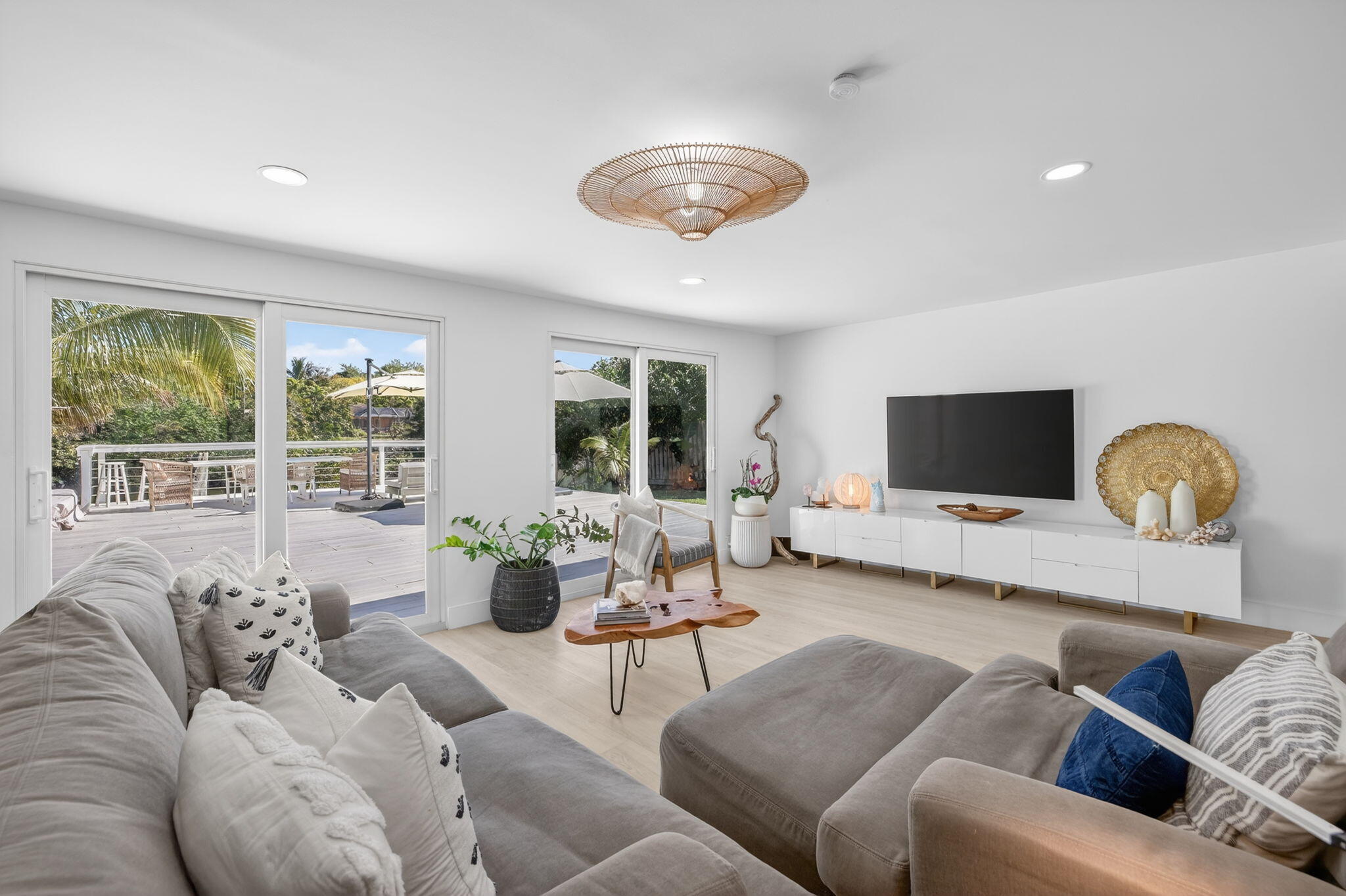 876 NW 6th Avenue