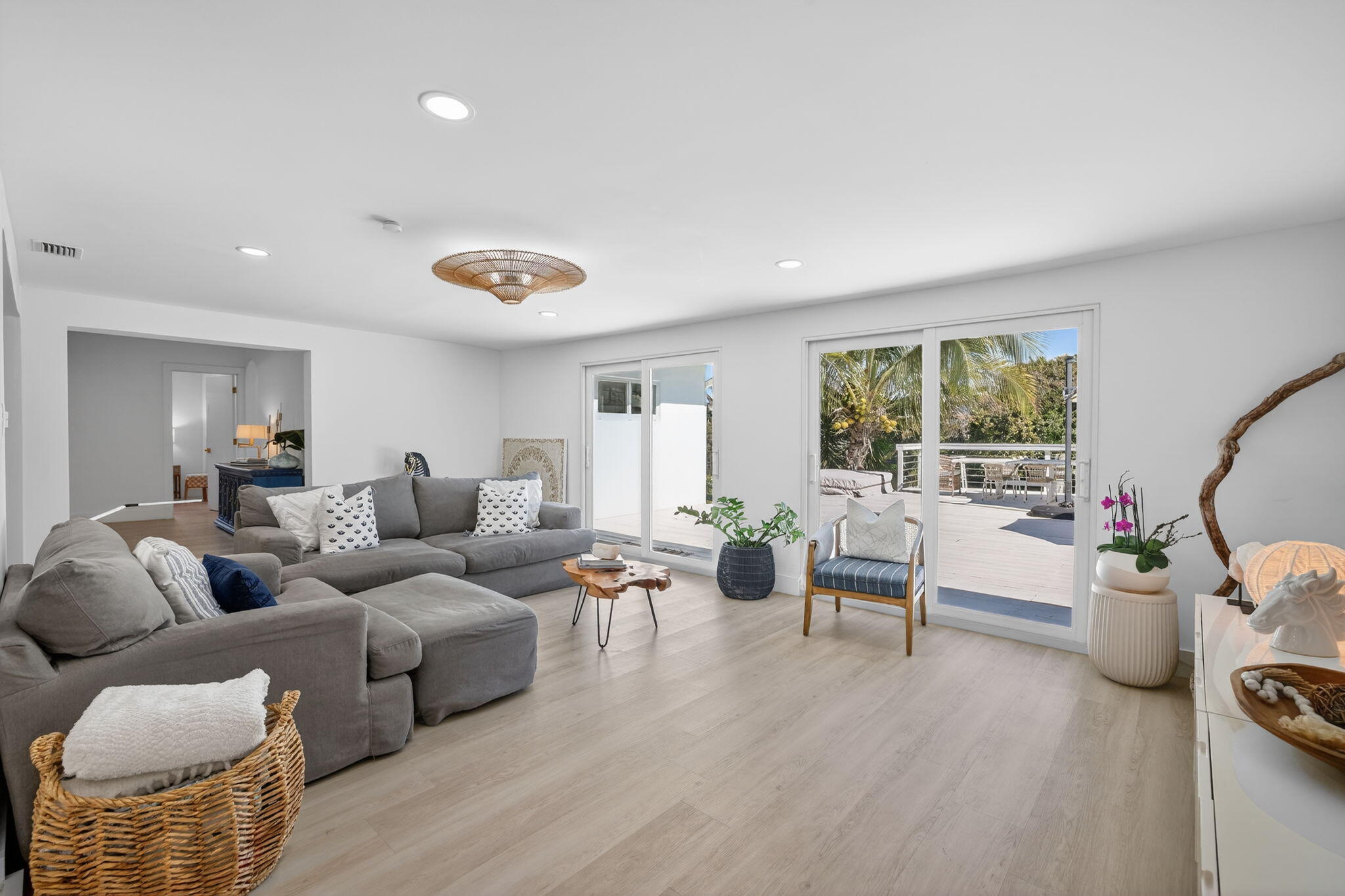 876 NW 6th Avenue