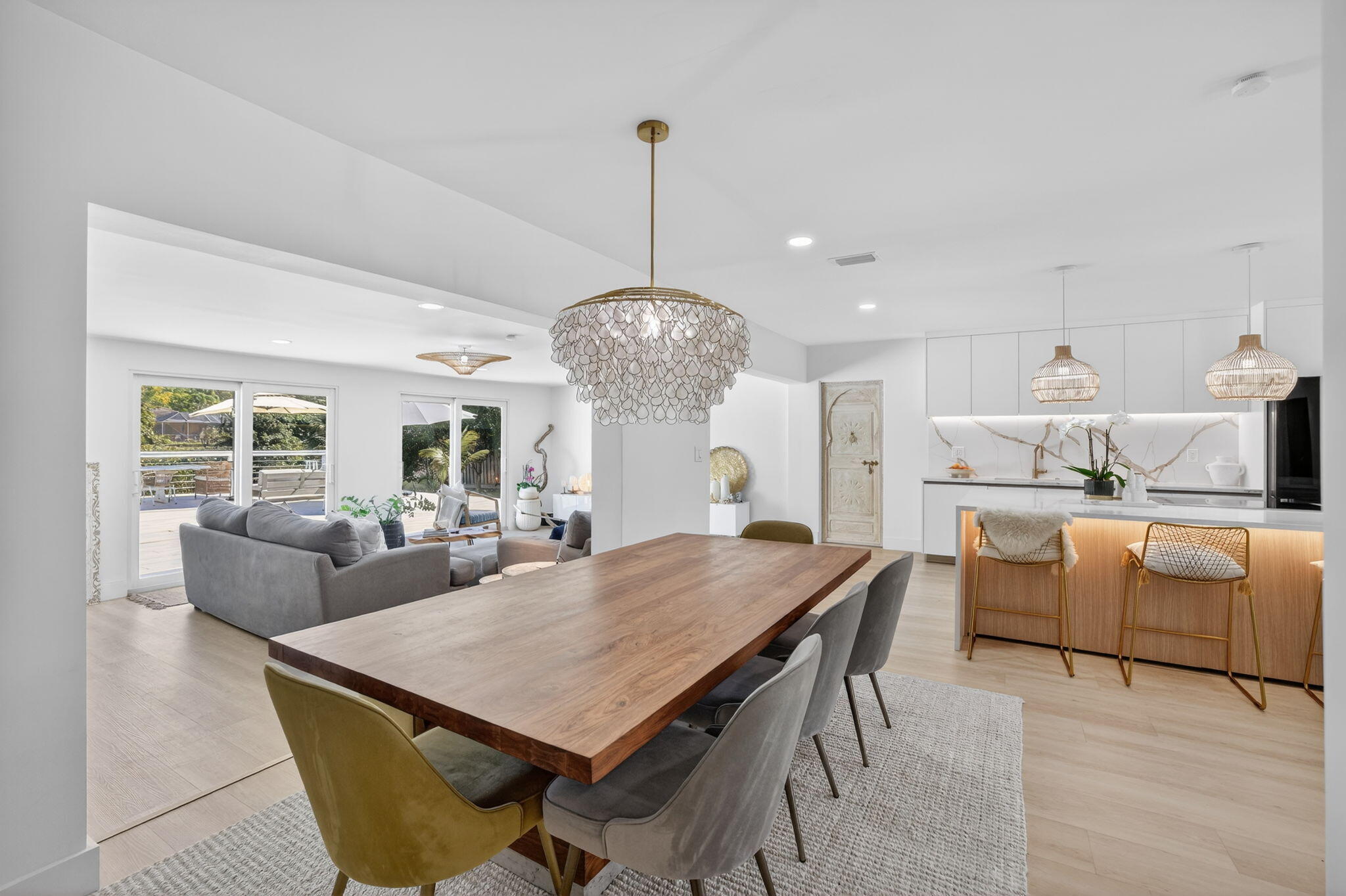 876 NW 6th Avenue