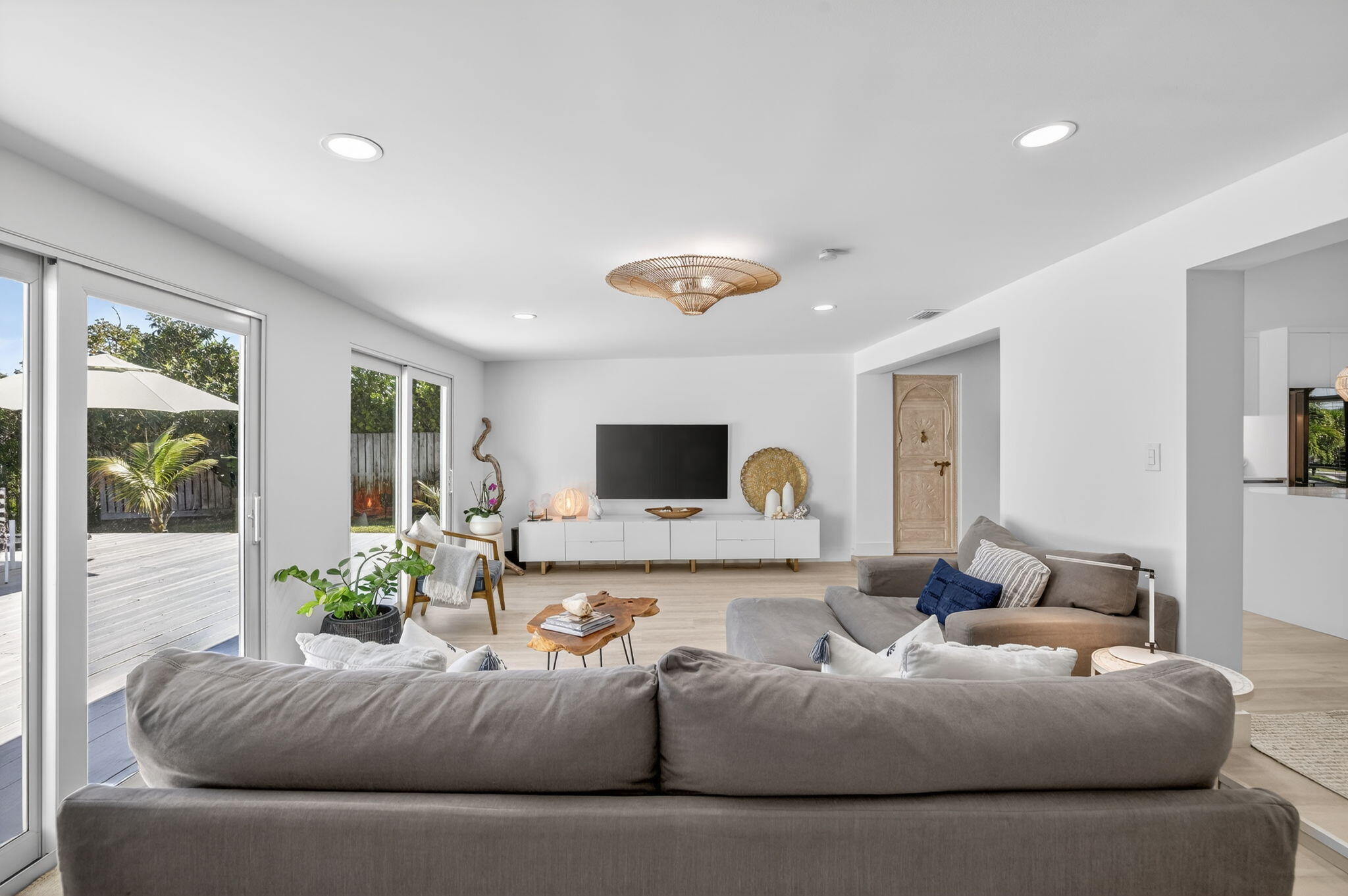 876 NW 6th Avenue