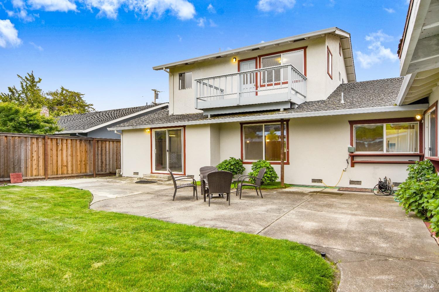 4777 NE Perezoso Calle St