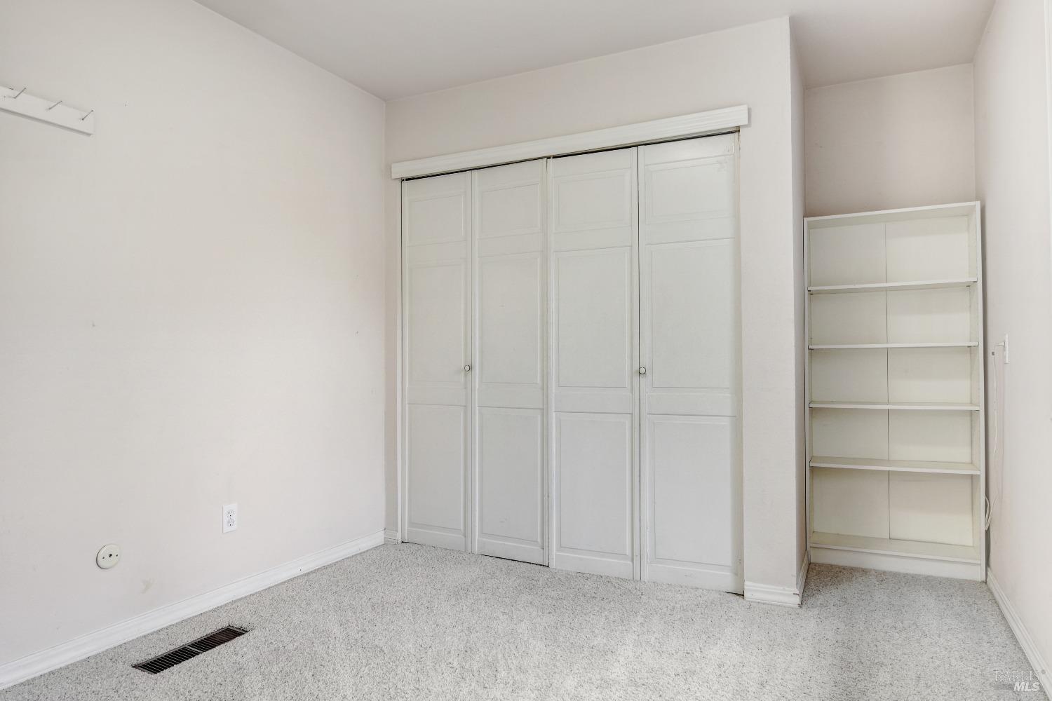 4777 NE Perezoso Calle St