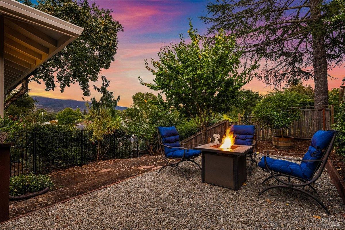 6850 Oakmont Dr