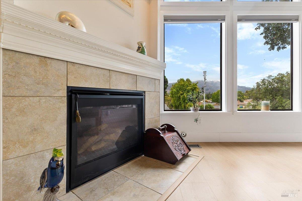 6850 Oakmont Dr