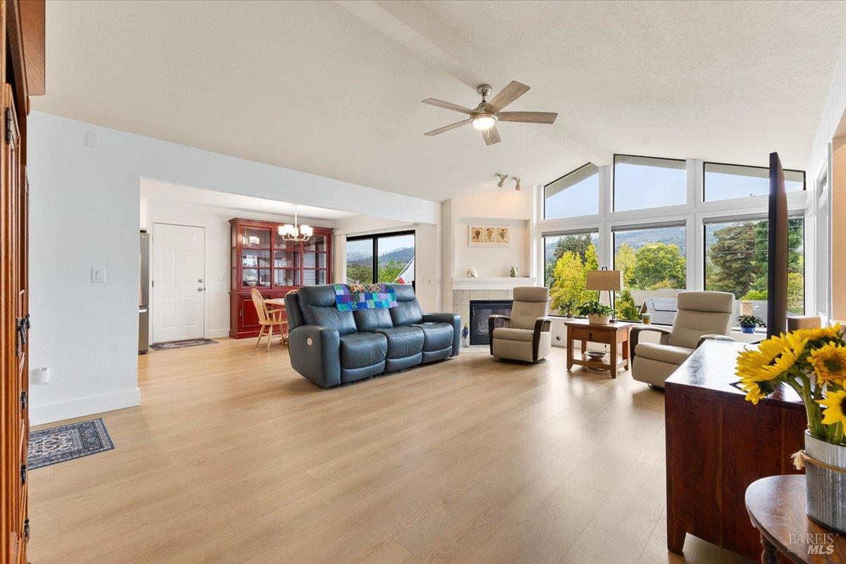 6850 Oakmont Dr