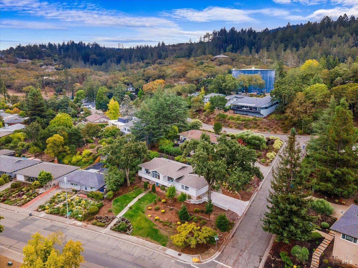 6850 Oakmont Dr