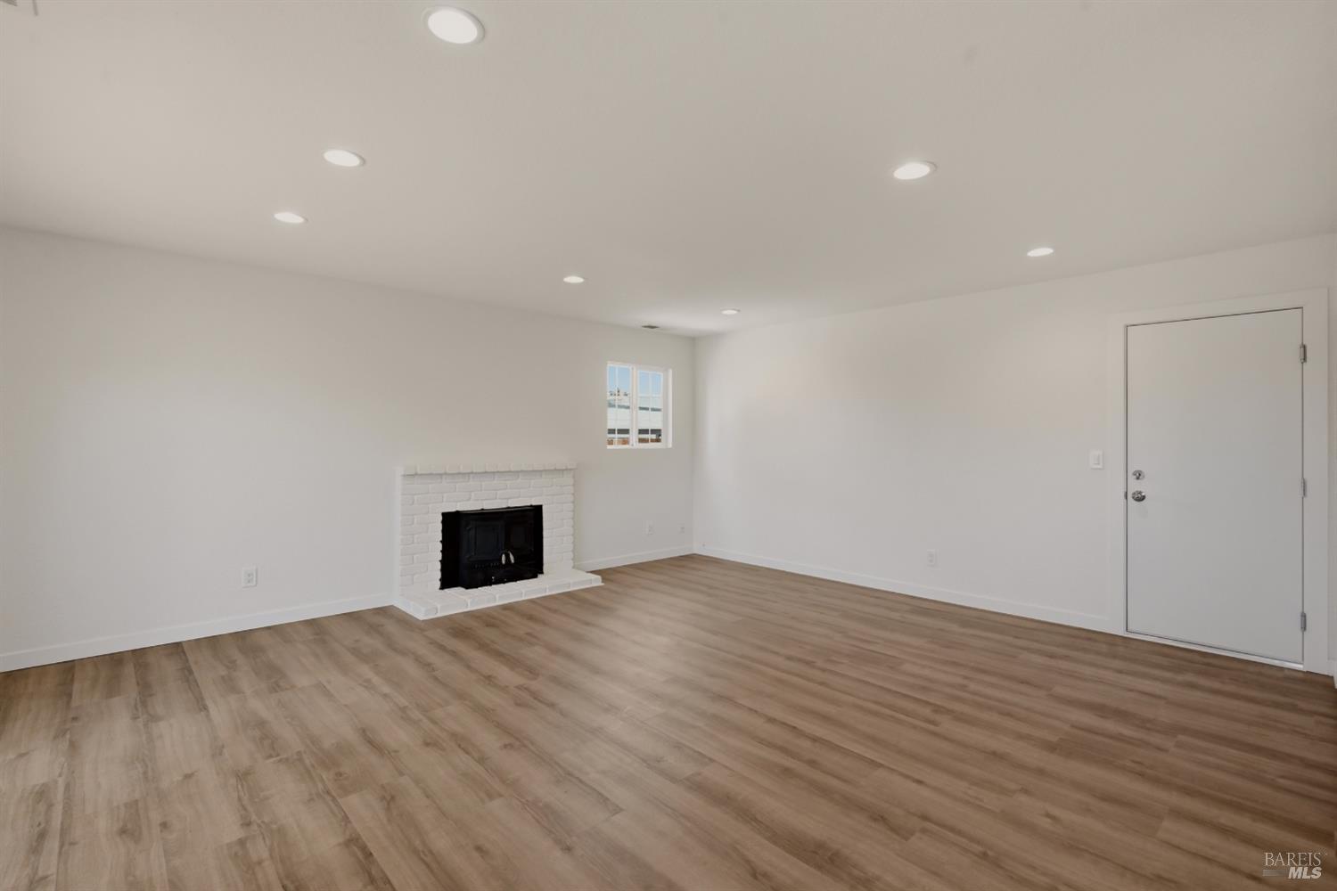 7365 Coral Court