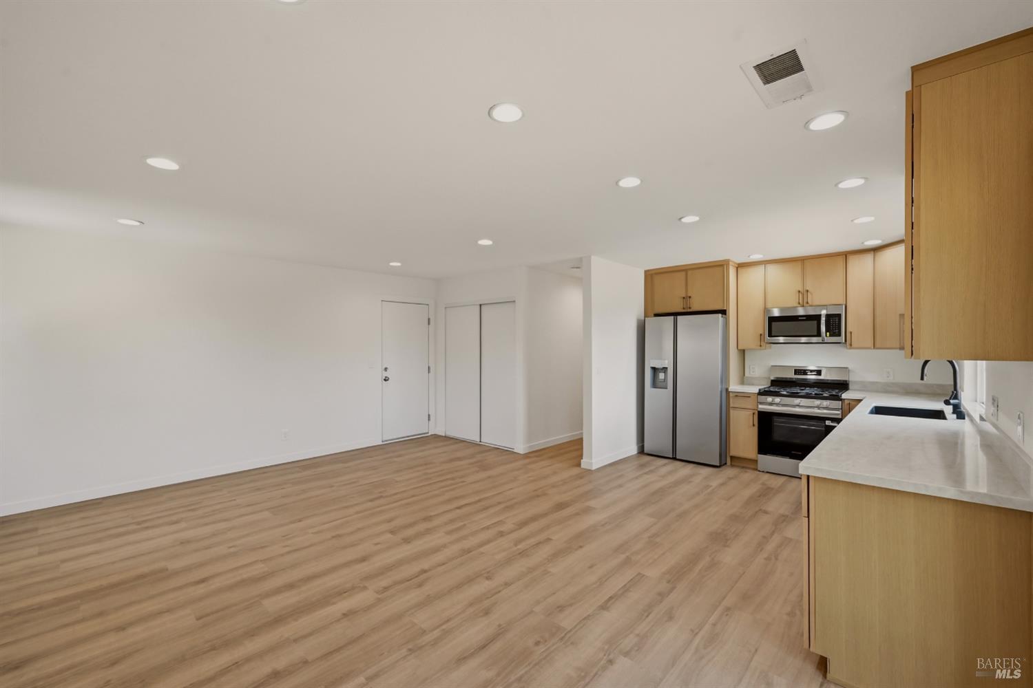 7365 Coral Court