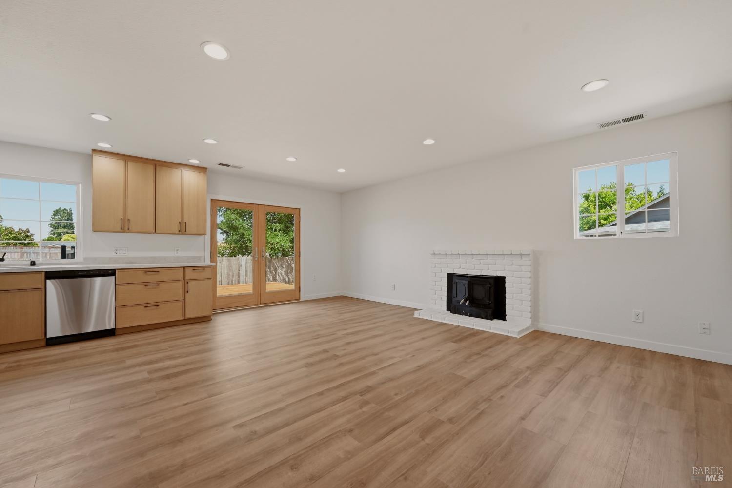 7365 Coral Court