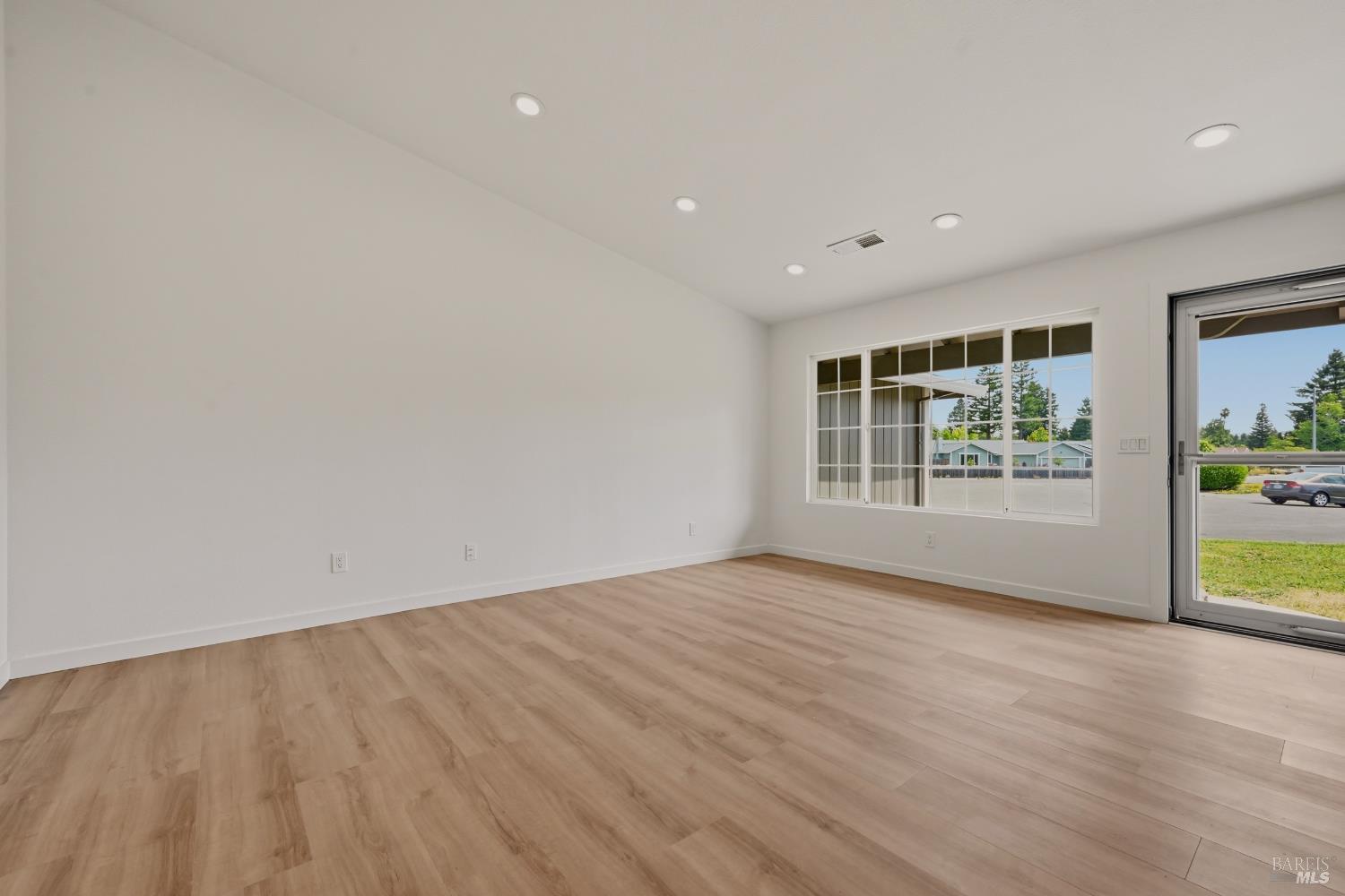 7365 Coral Court