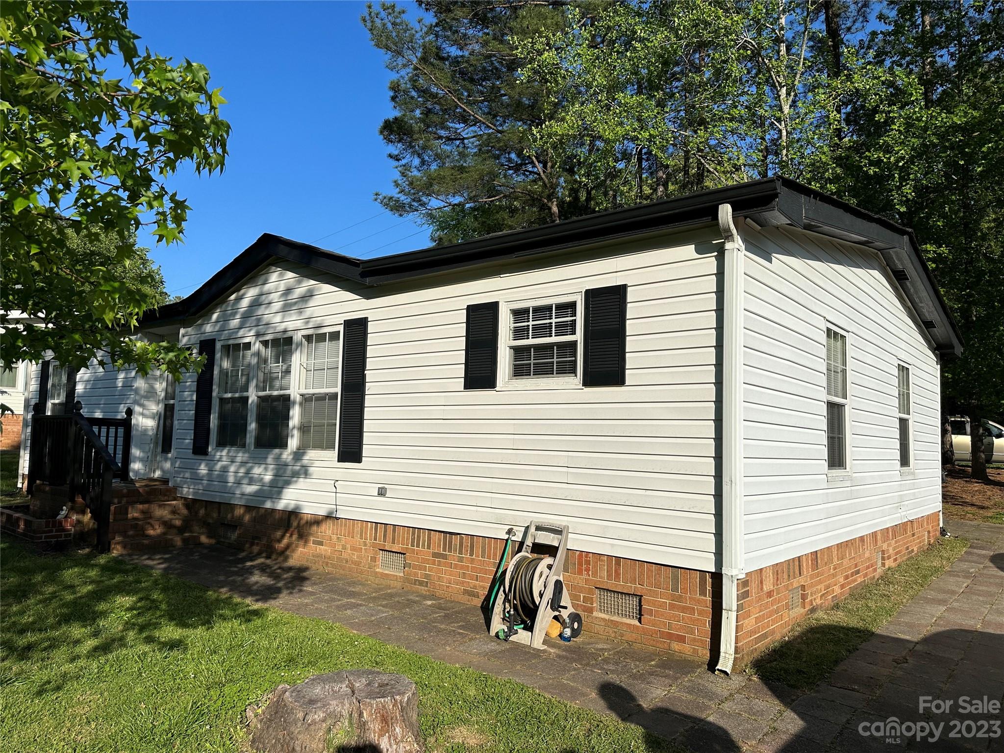 1086 Southwood Drive