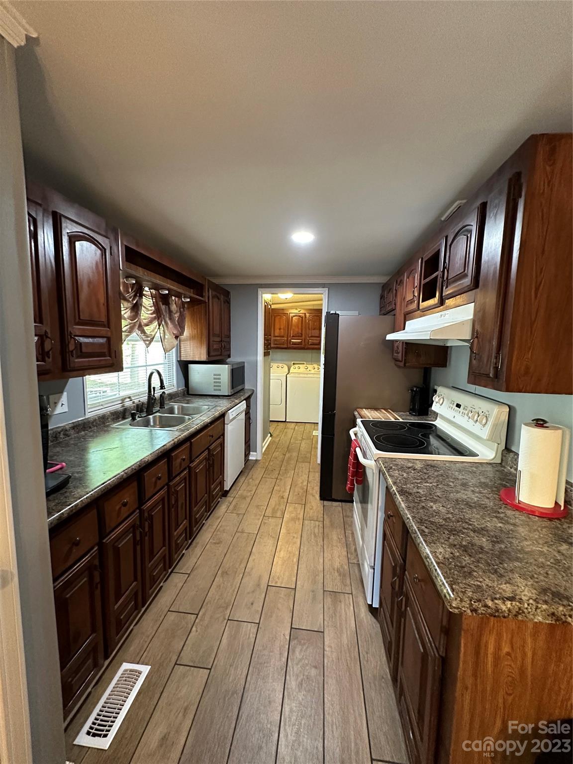 1086 Southwood Drive
