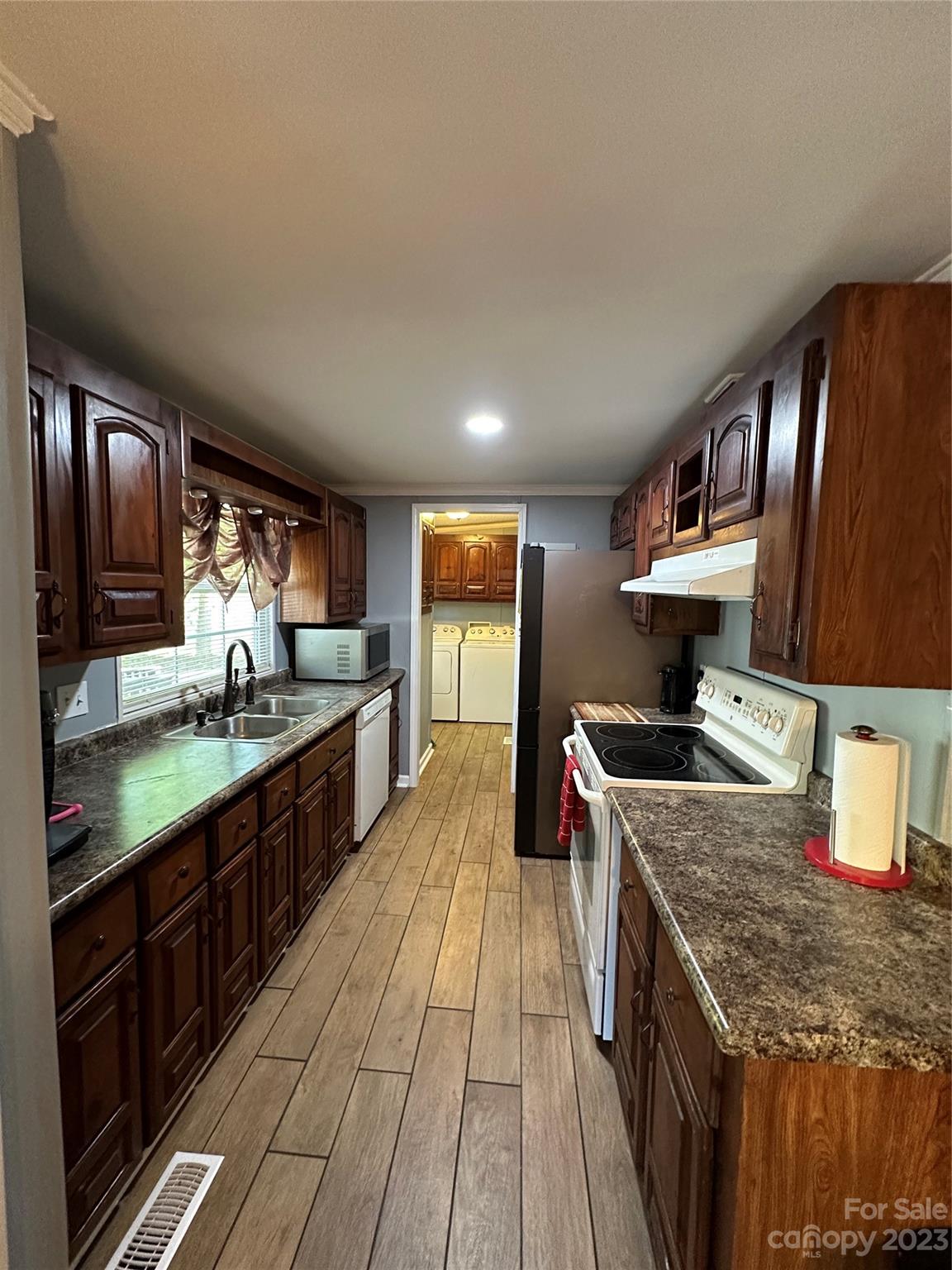 1086 Southwood Drive