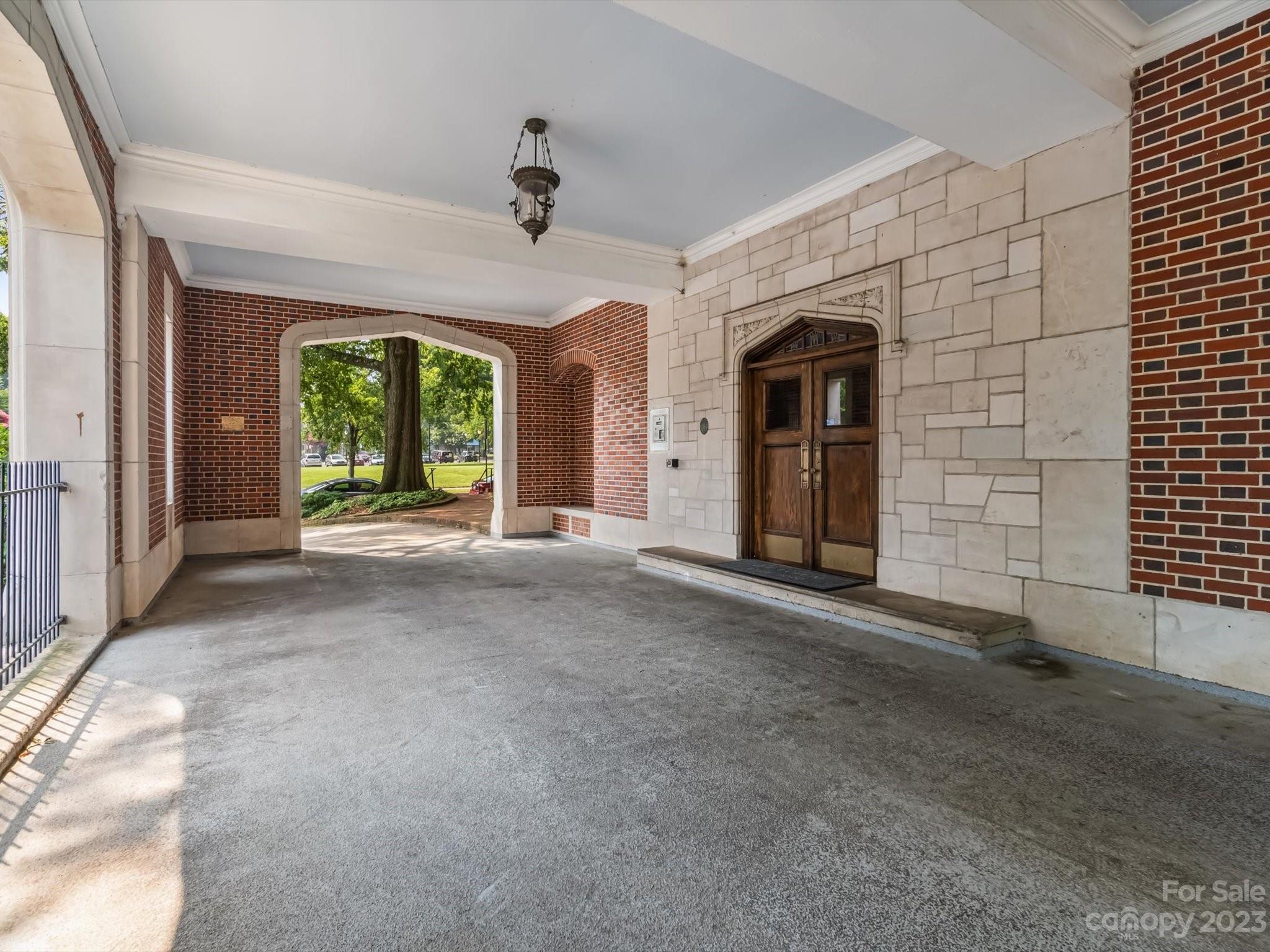 301 W Tenth Street W Unit: 401