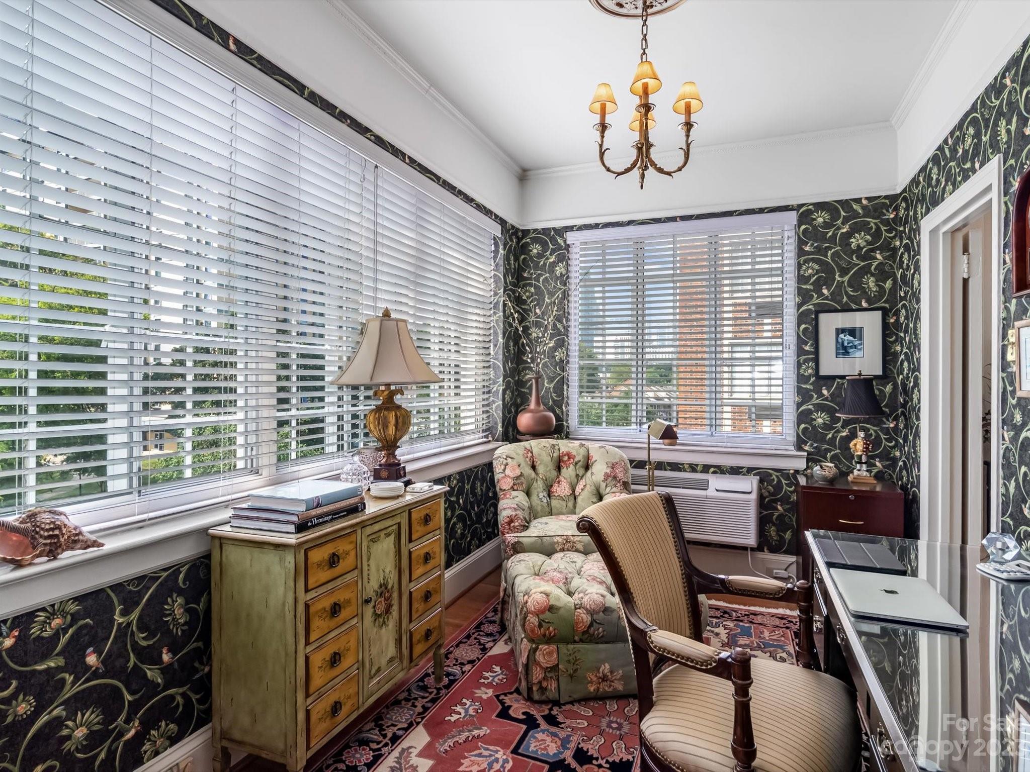 301 W Tenth Street W Unit: 401