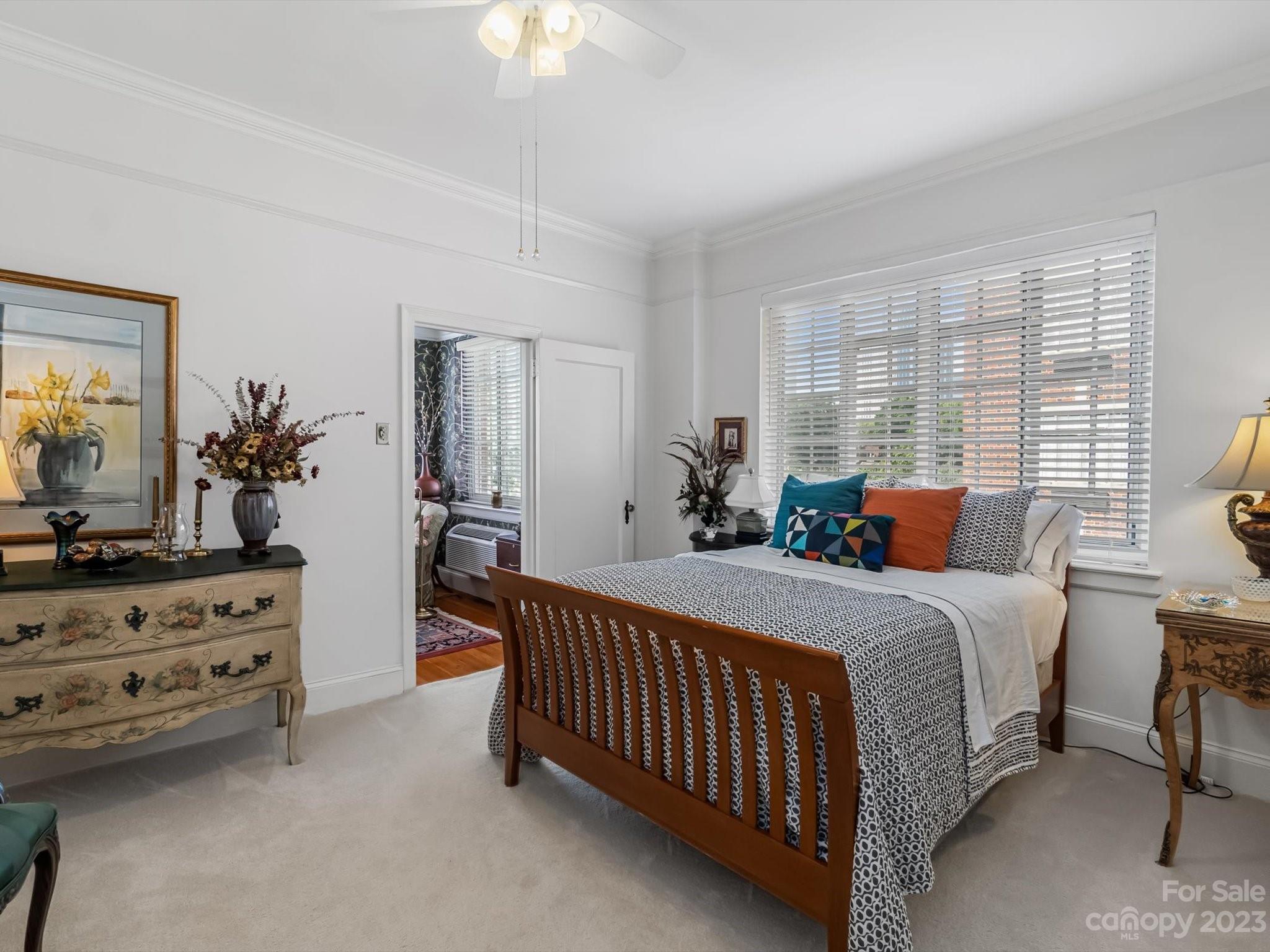 301 W Tenth Street W Unit: 401