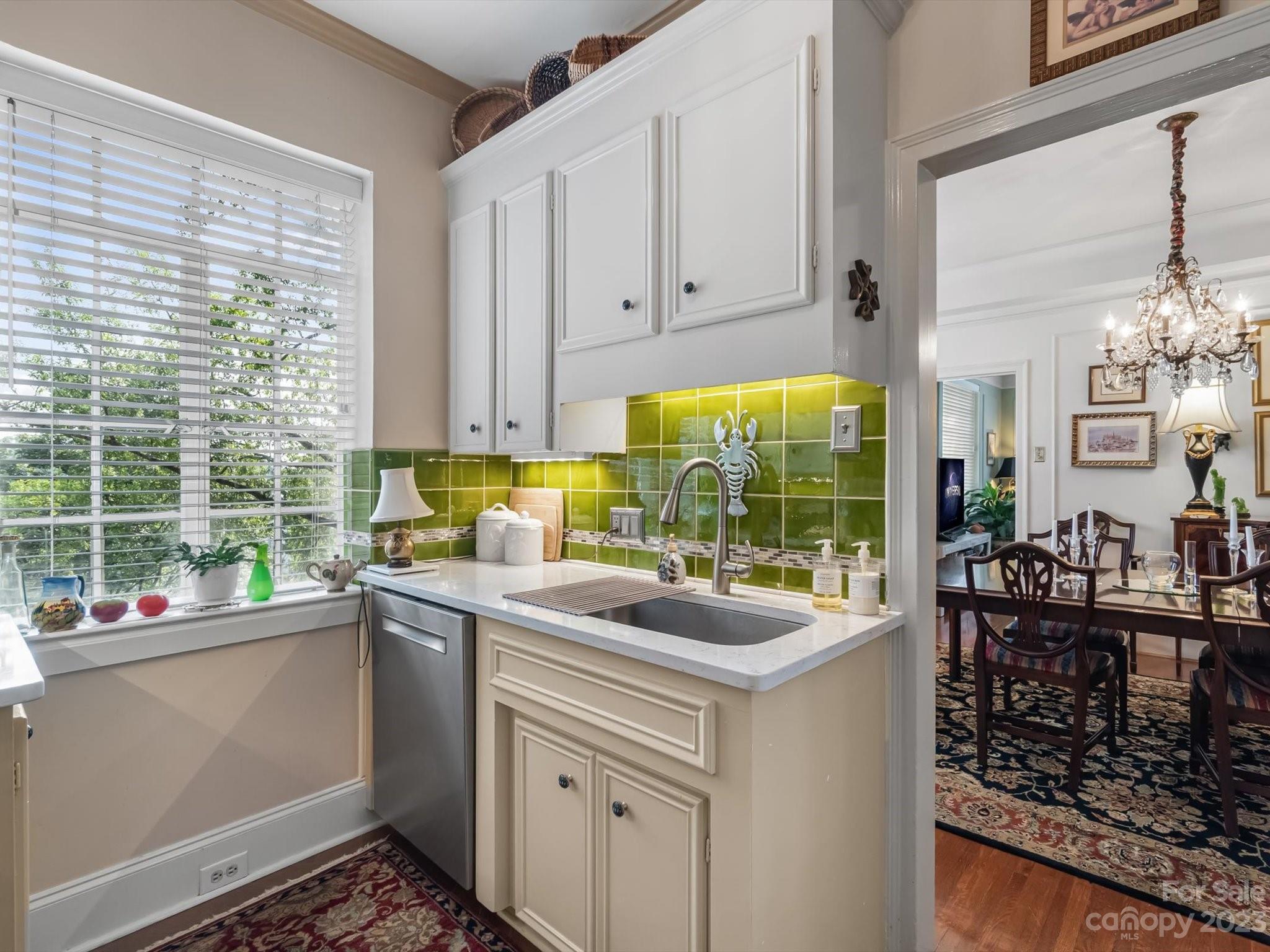 301 W Tenth Street W Unit: 401