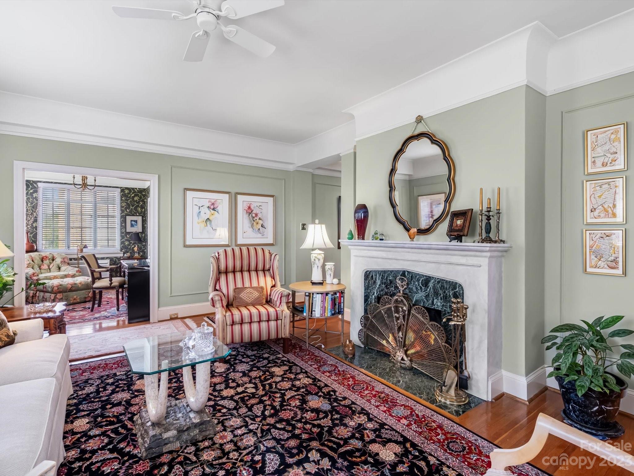 301 W Tenth Street W Unit: 401