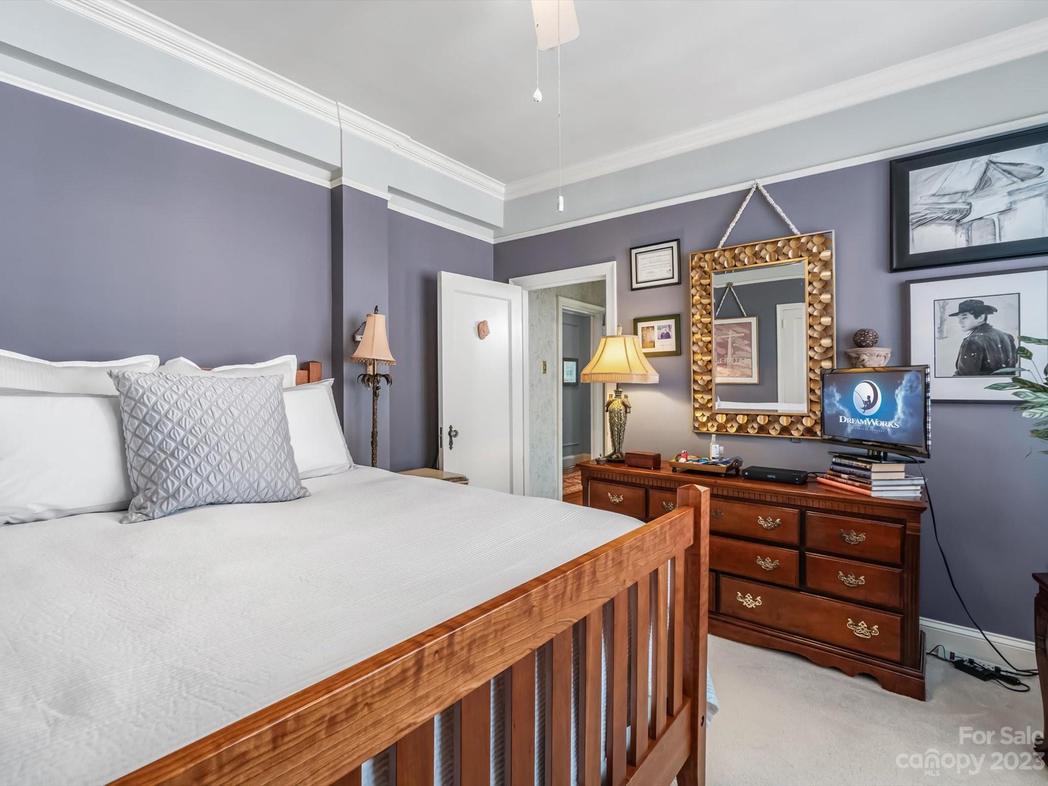 301 W Tenth Street W Unit: 401