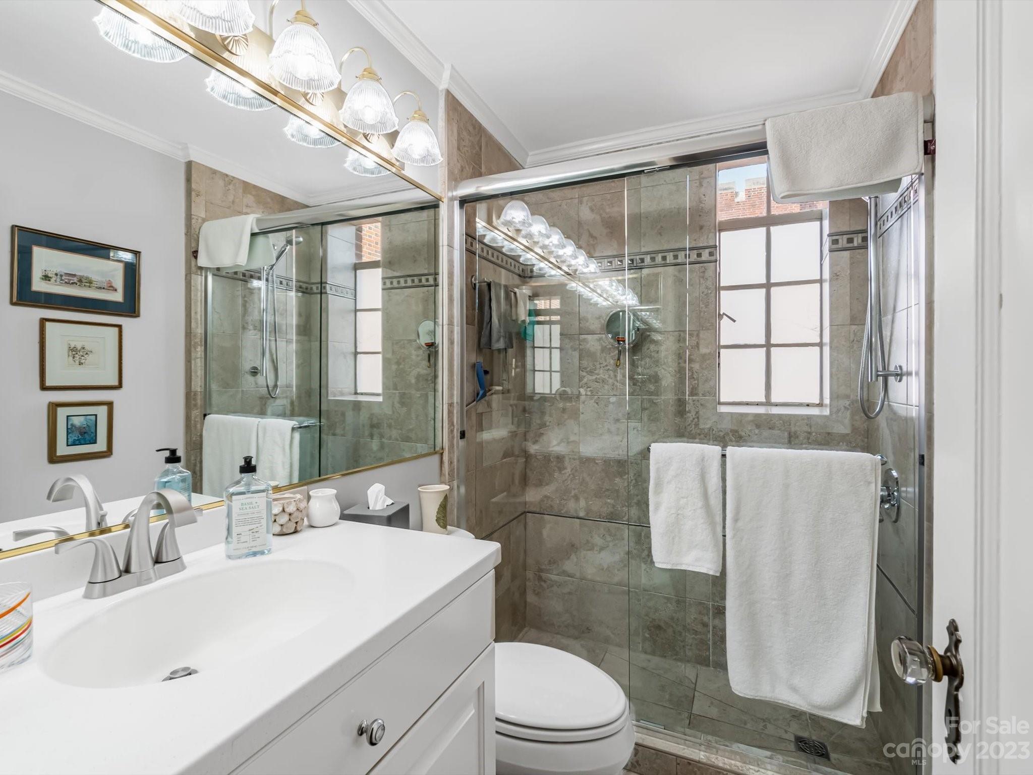 301 W Tenth Street W Unit: 401