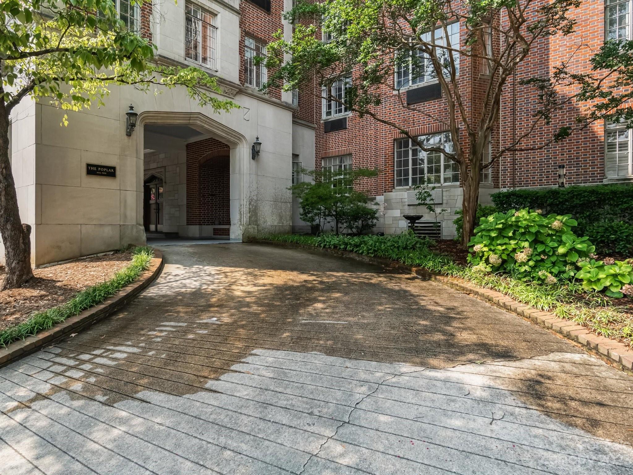 301 W Tenth Street W Unit: 401