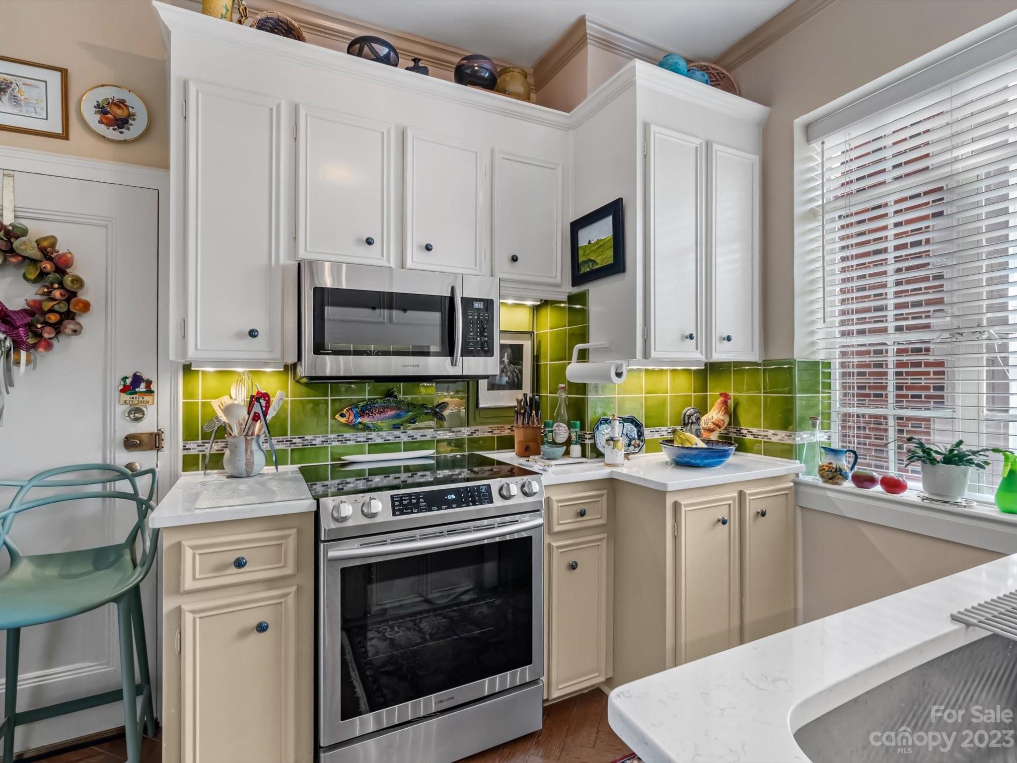 301 W Tenth Street W Unit: 401