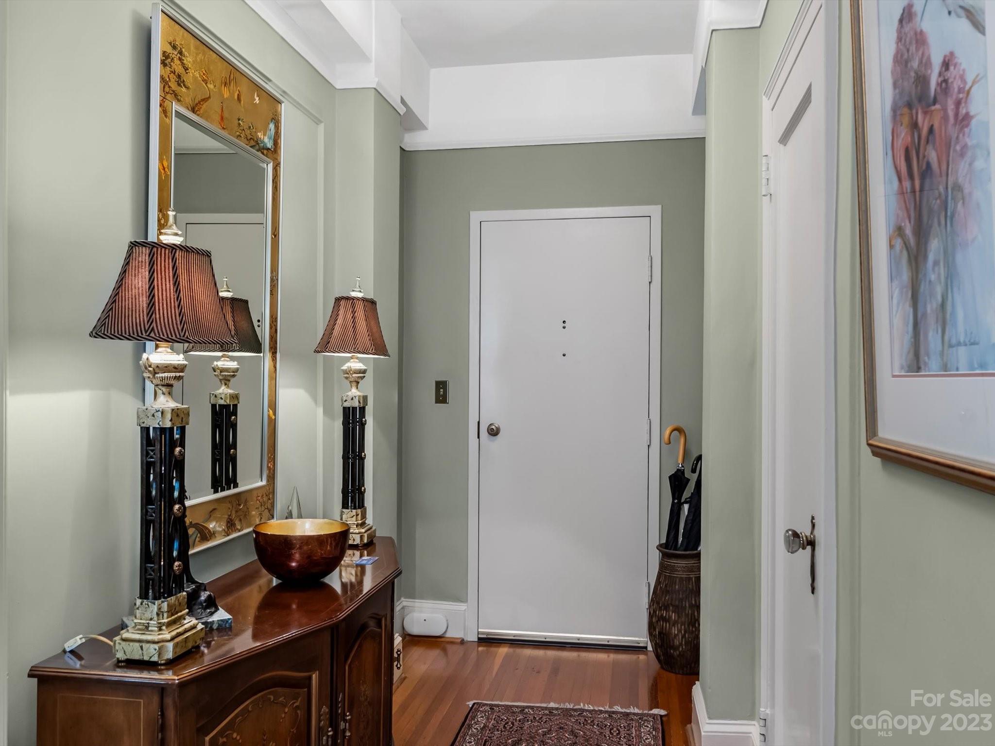 301 W Tenth Street W Unit: 401