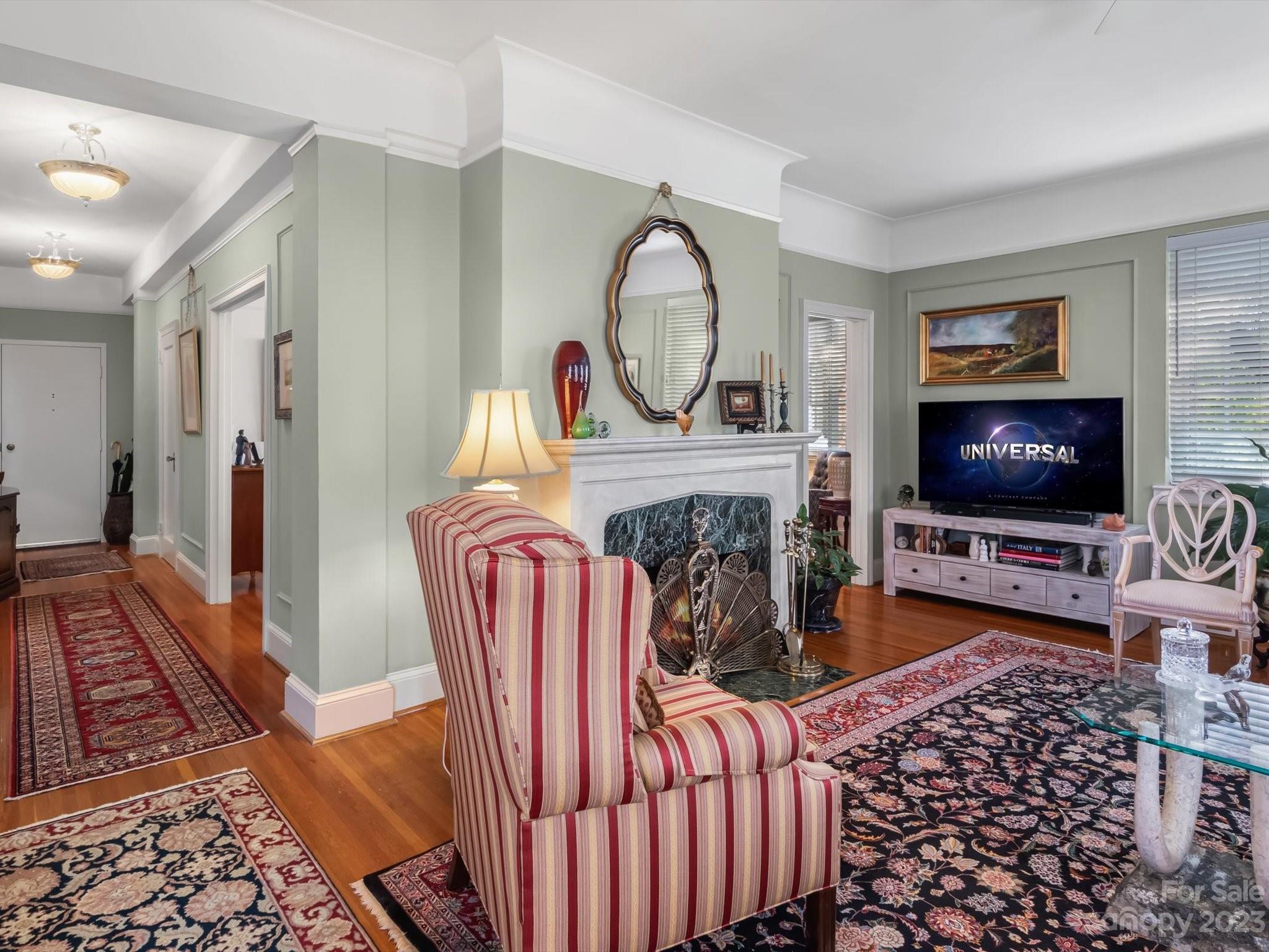 301 W Tenth Street W Unit: 401