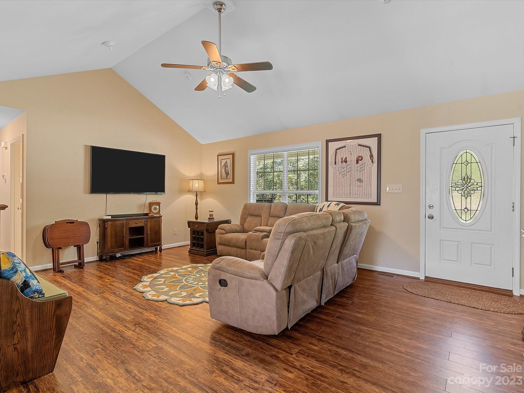 1553 California Road