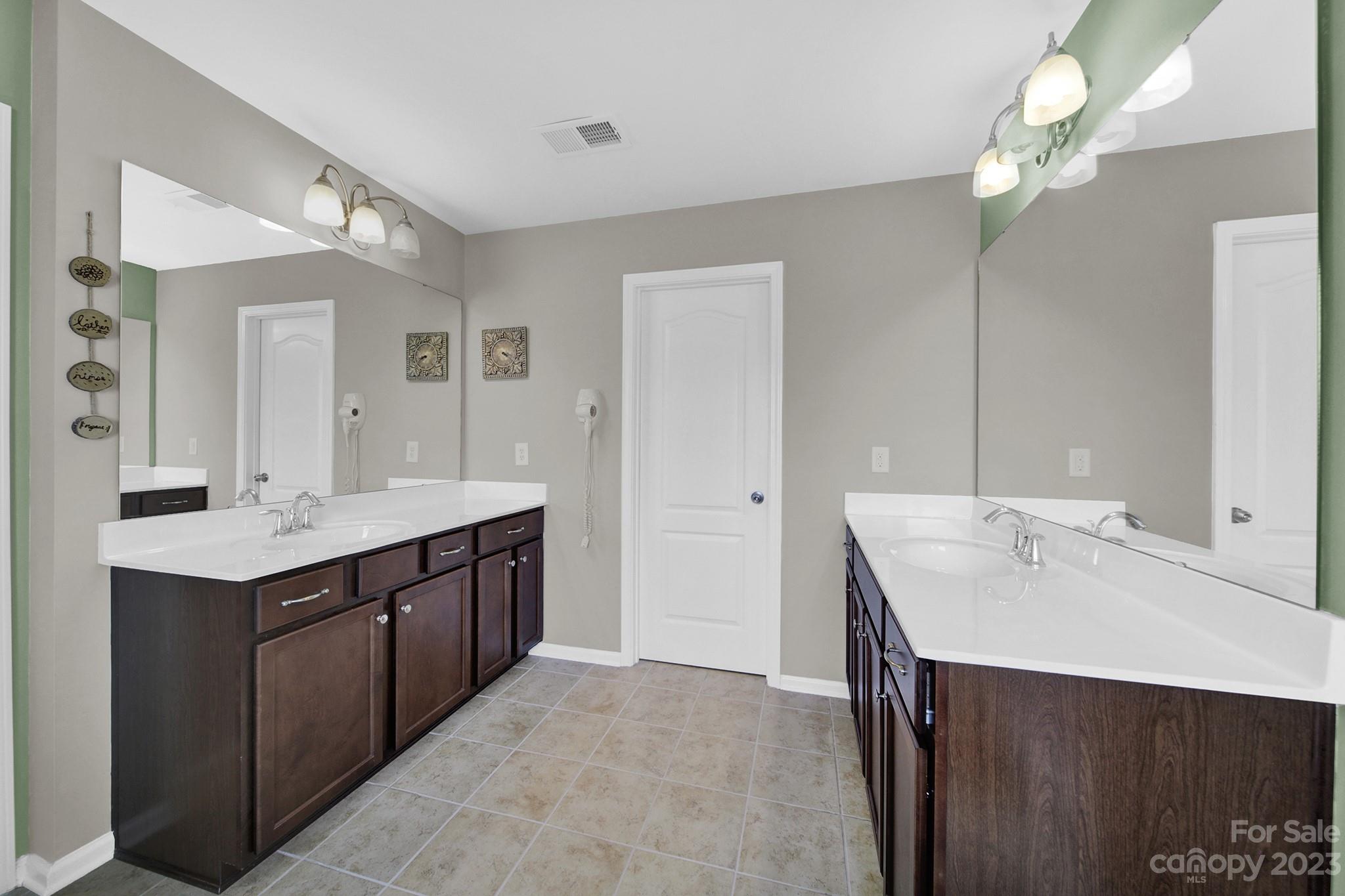 3001 Ainsley Lane
