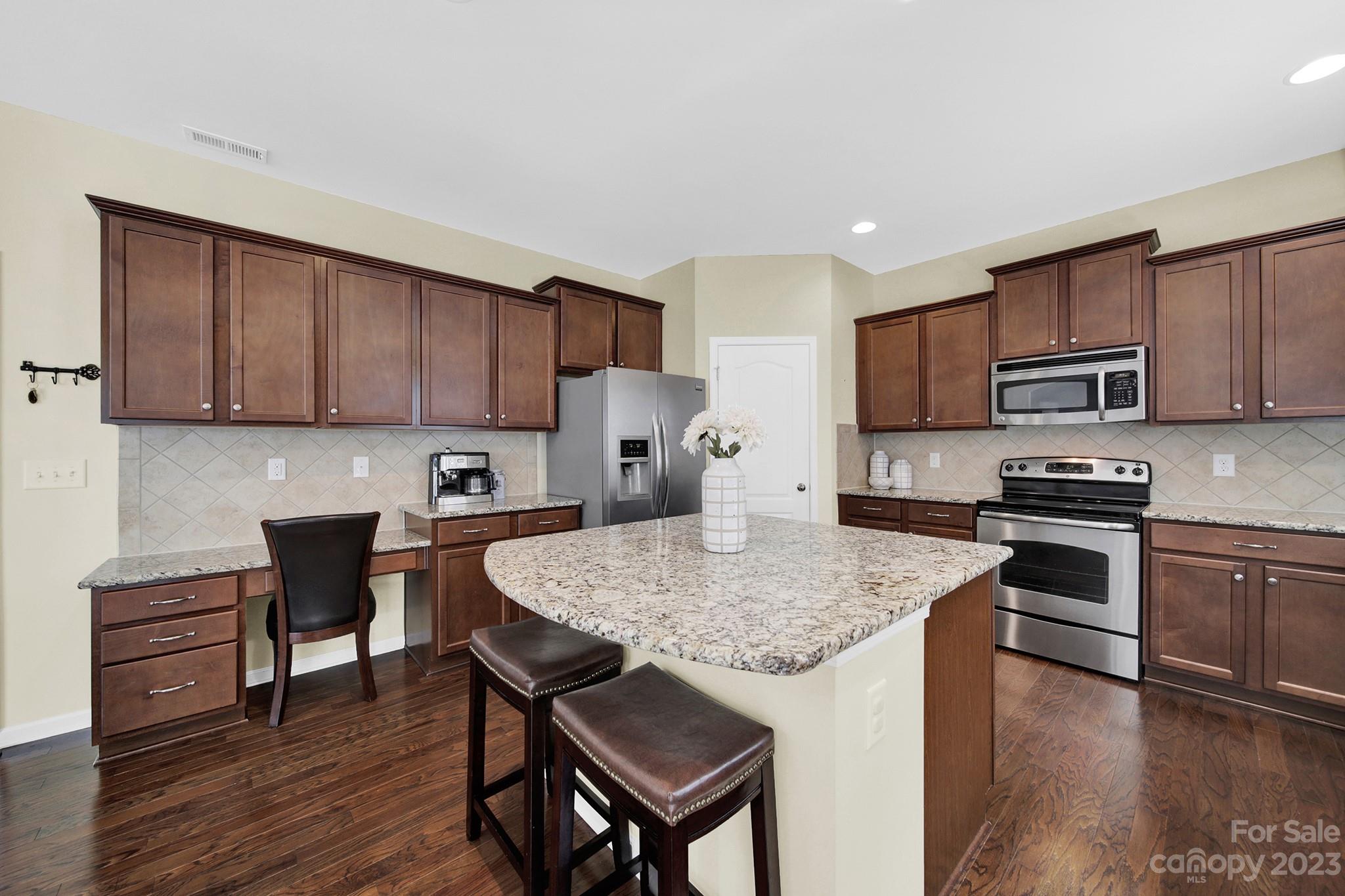 3001 Ainsley Lane