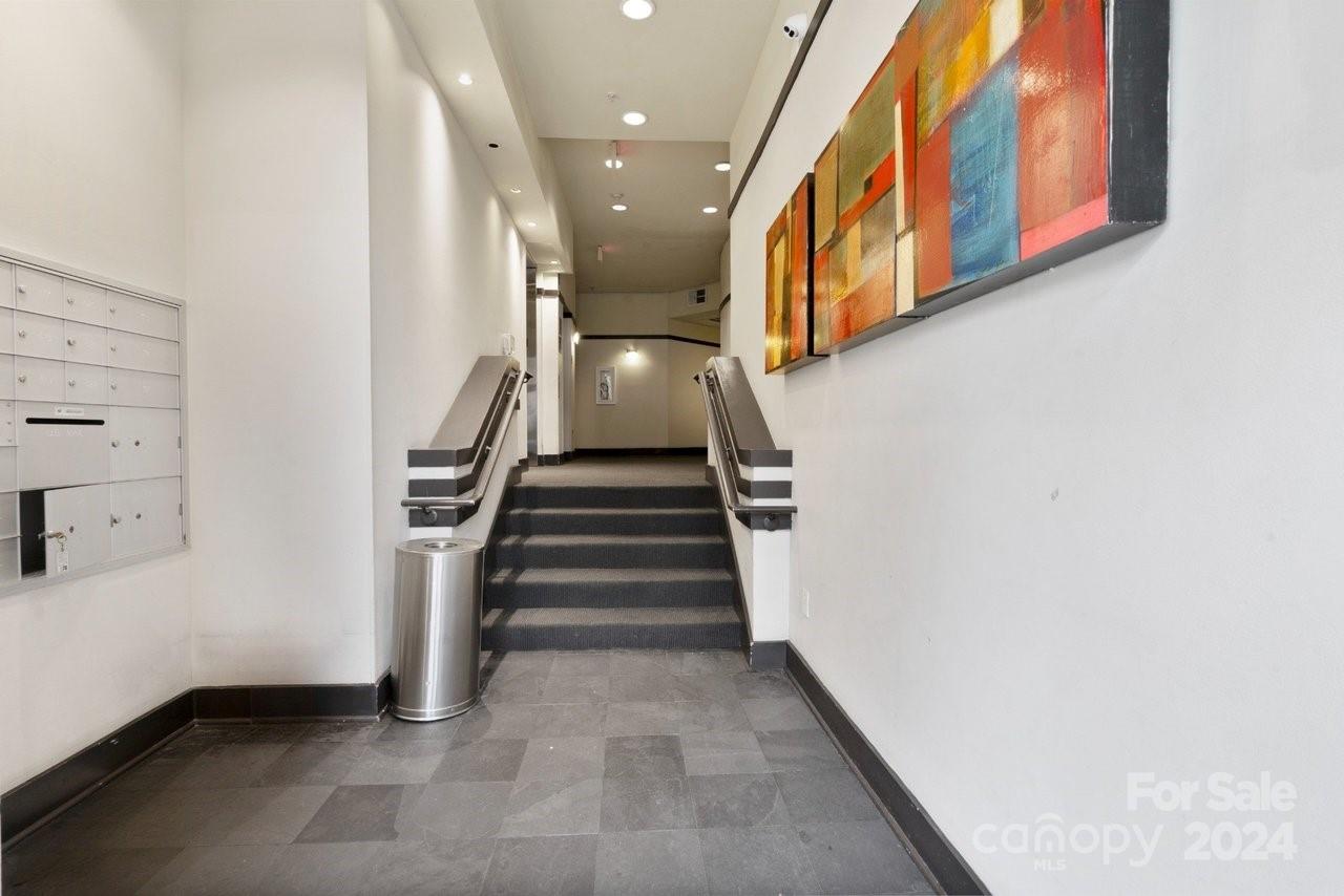 525 E 6th Street Unit: 407