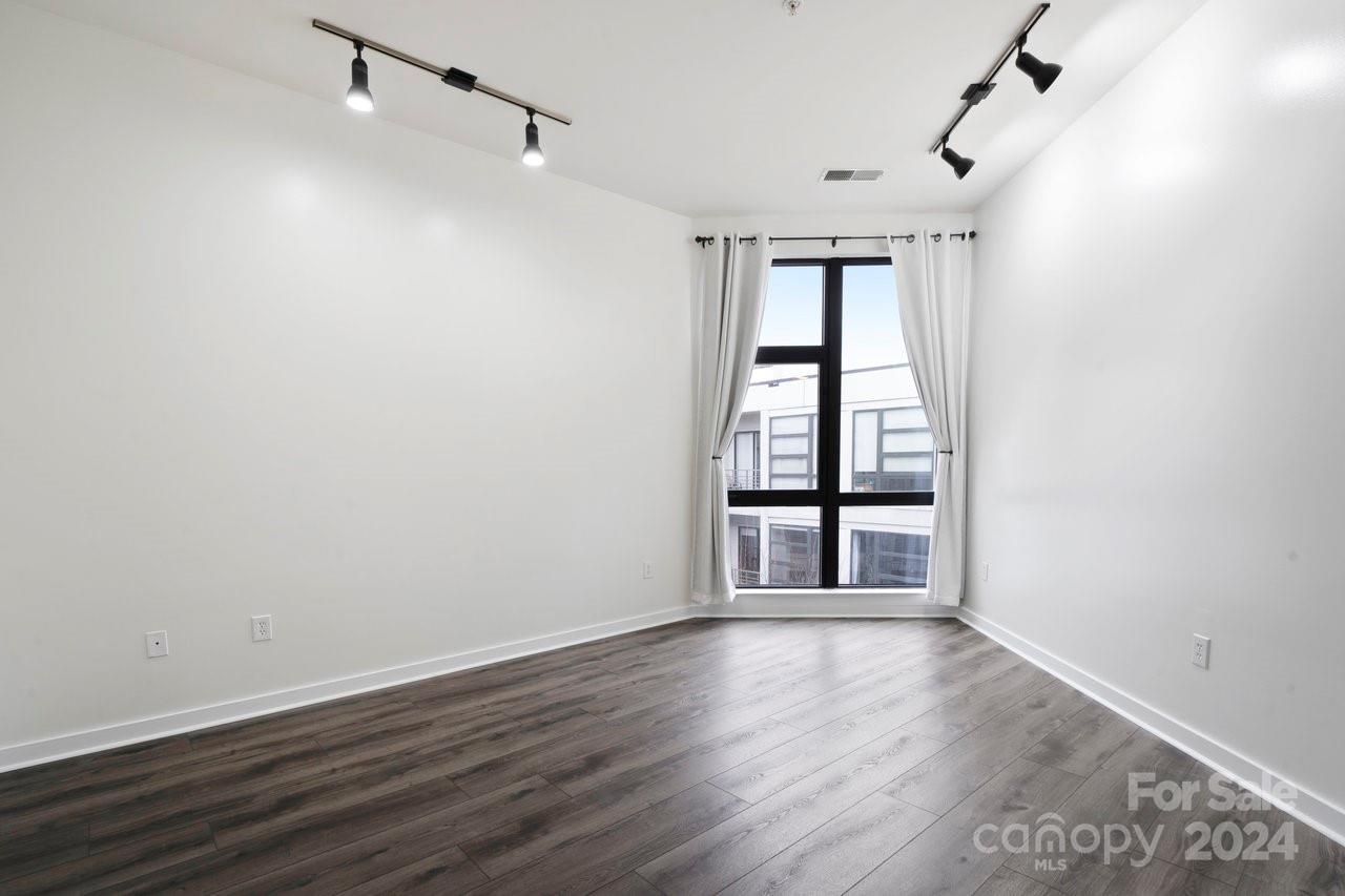 525 E 6th Street Unit: 407