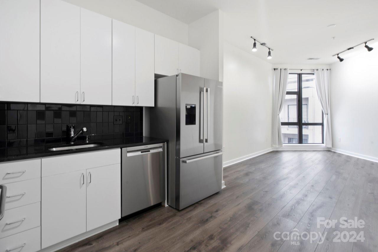 525 E 6th Street Unit: 407