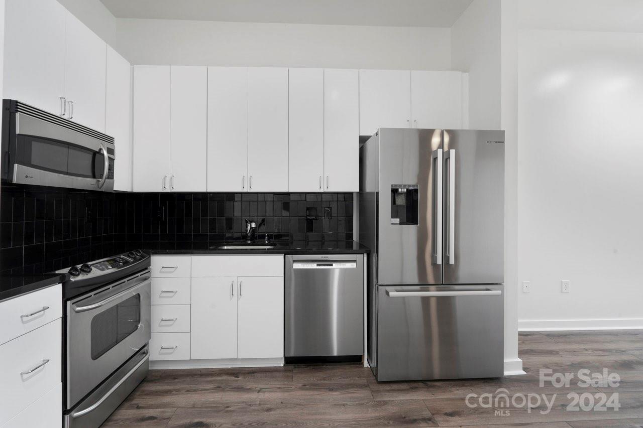 525 E 6th Street Unit: 407