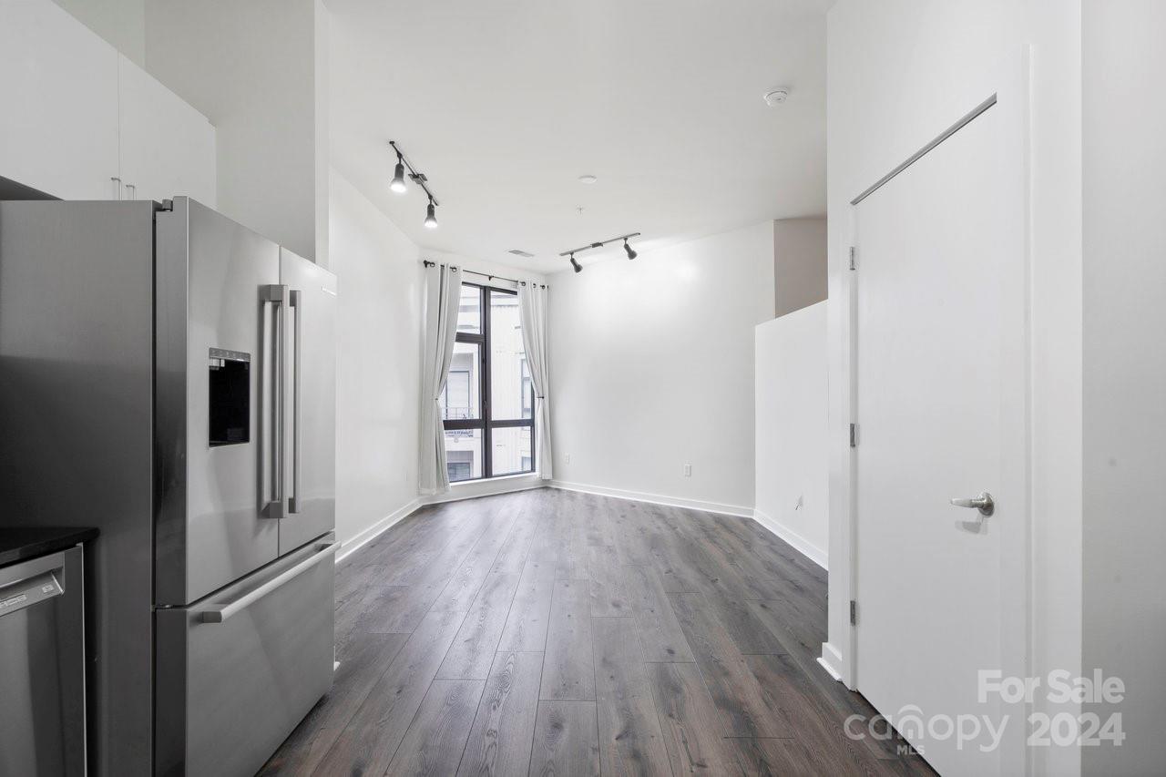 525 E 6th Street Unit: 407