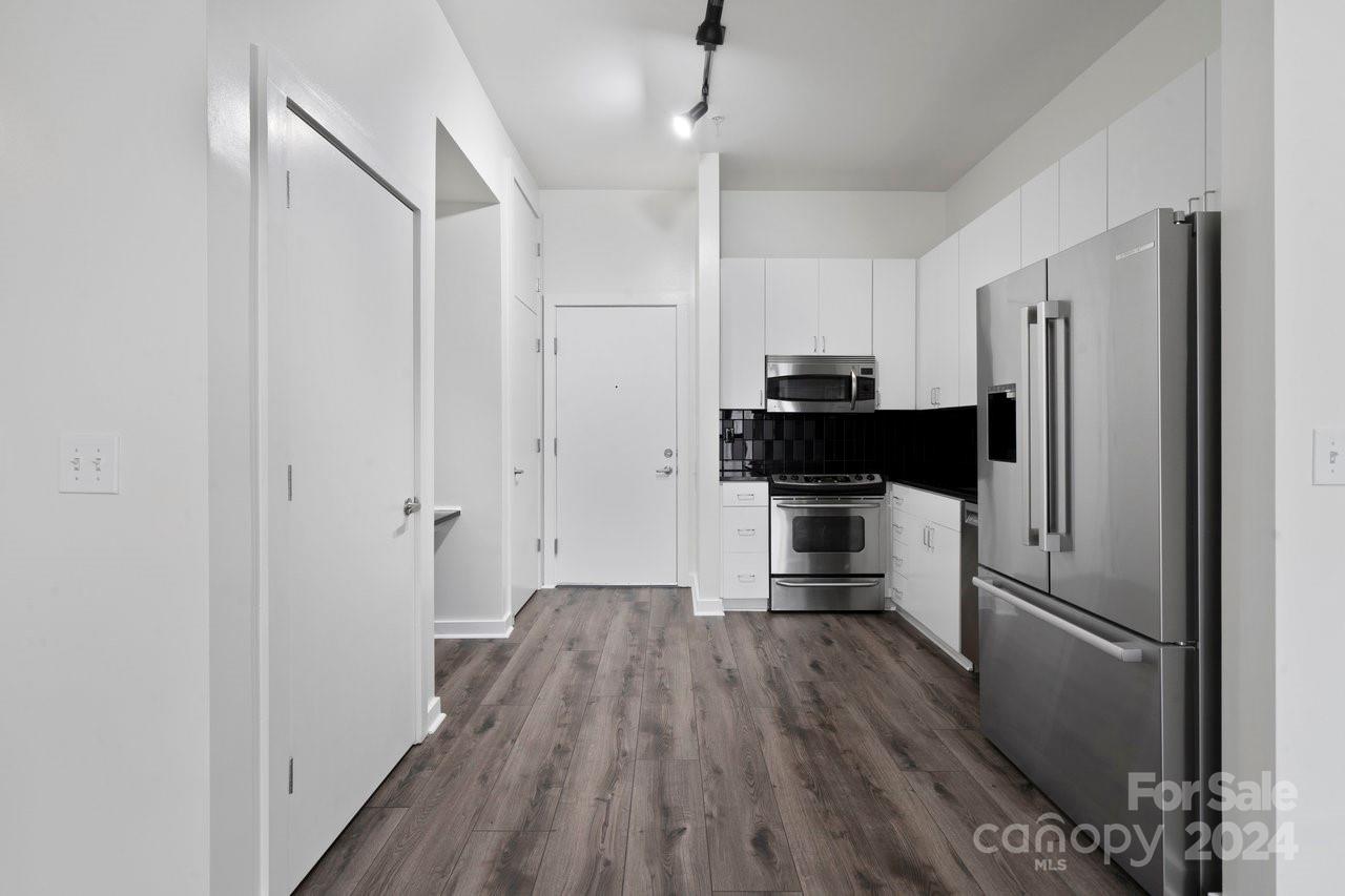 525 E 6th Street Unit: 407