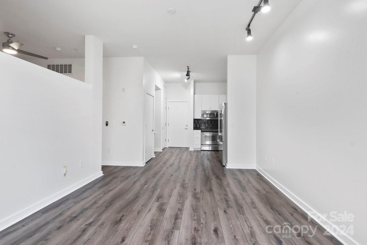 525 E 6th Street Unit: 407