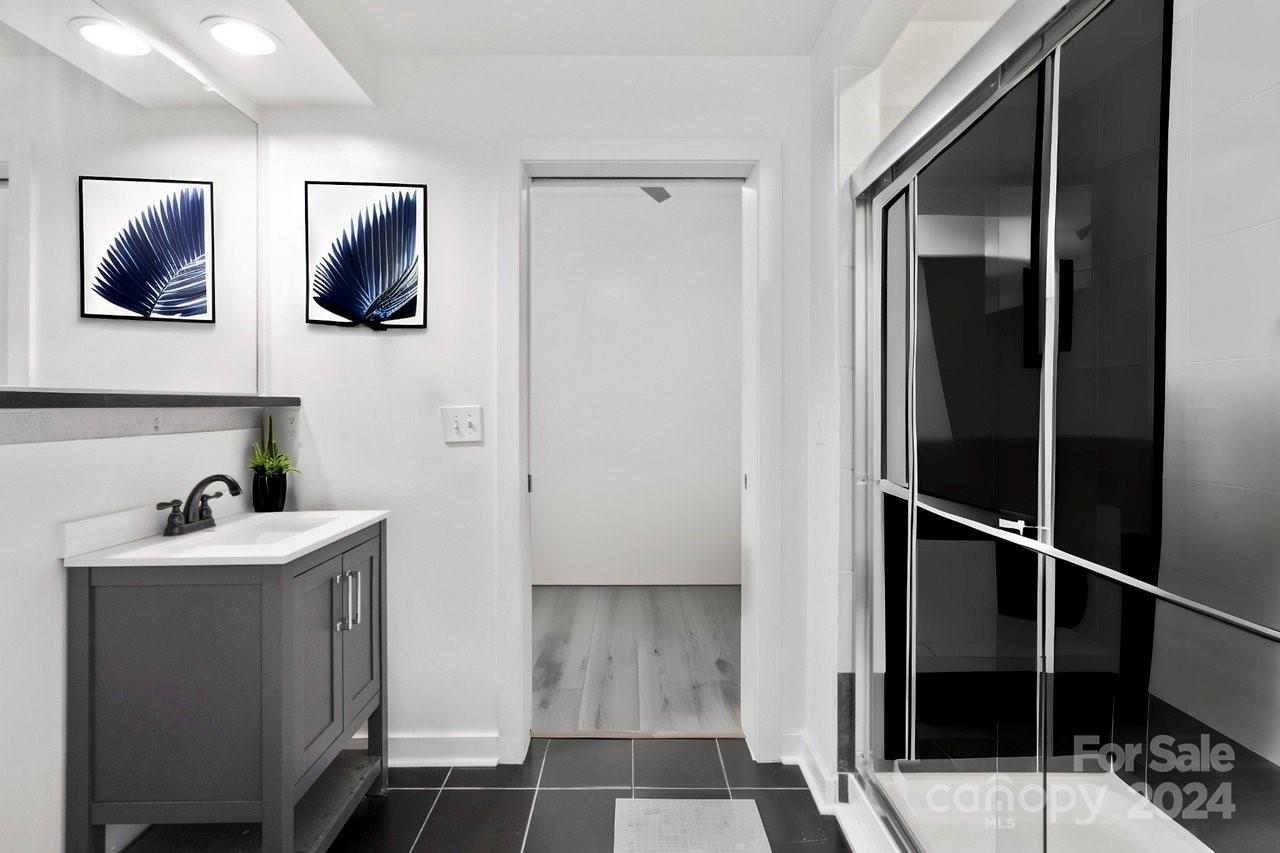 525 E 6th Street Unit: 407