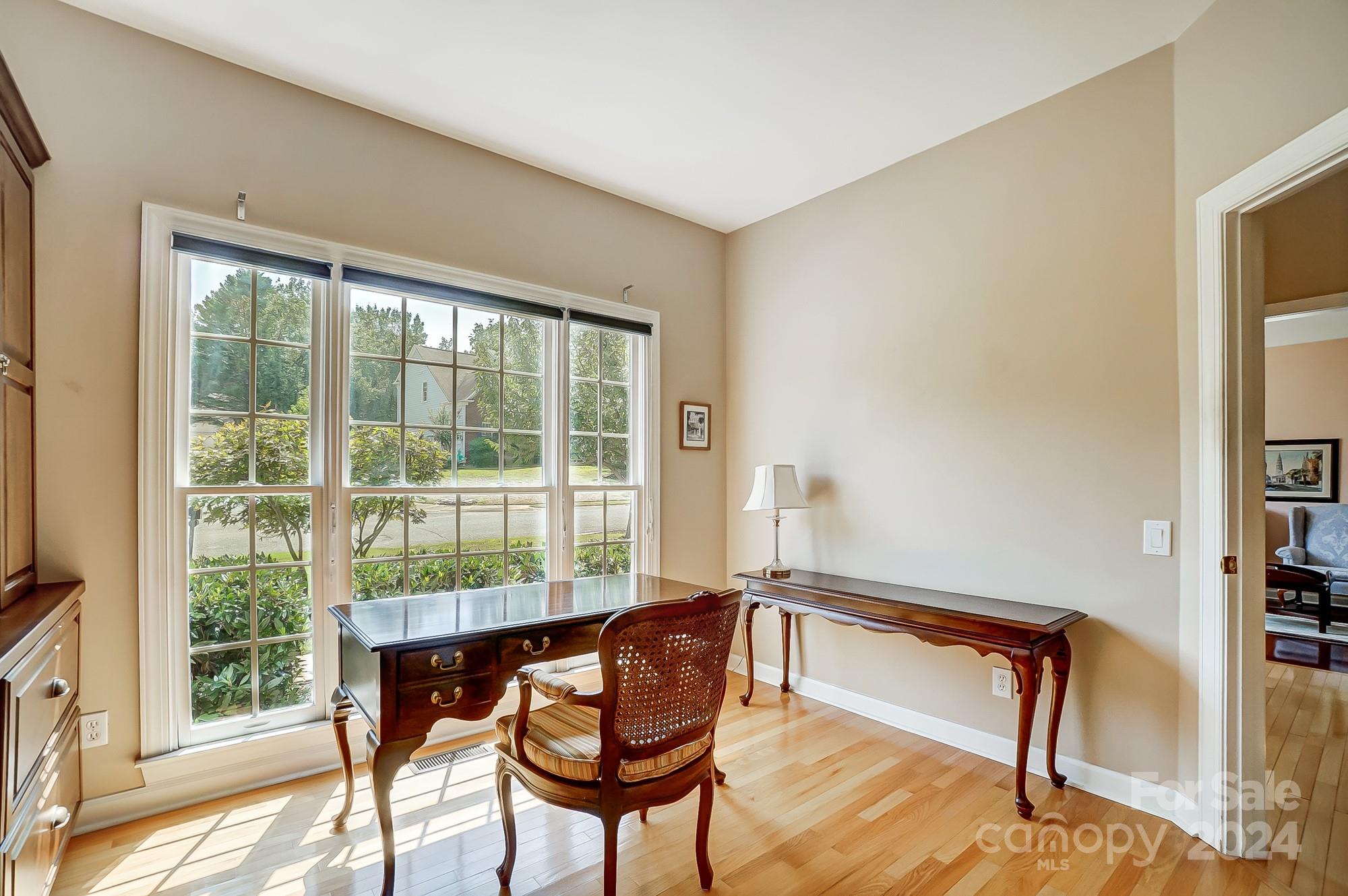 2736 Peverell Lane