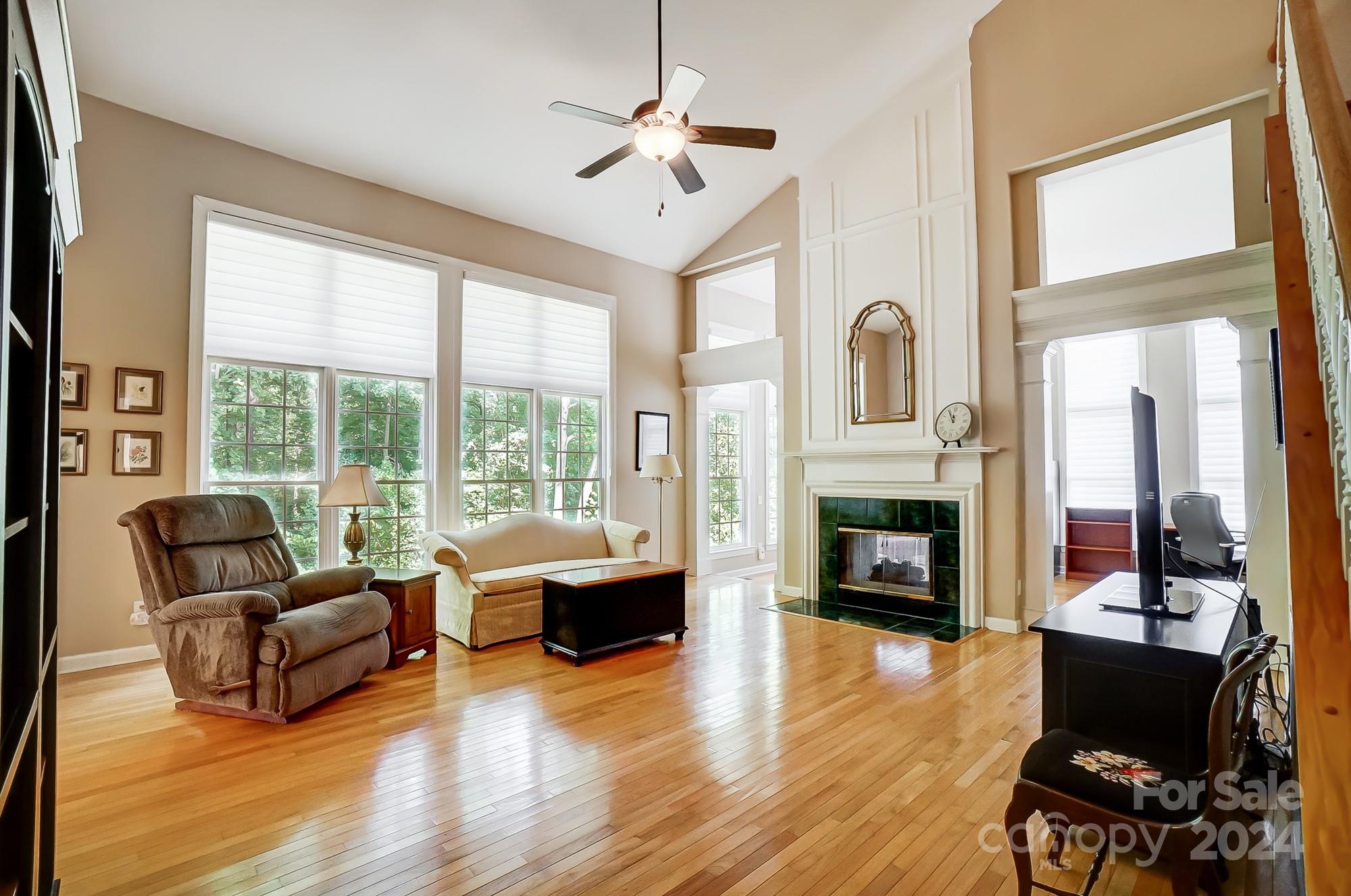 2736 Peverell Lane