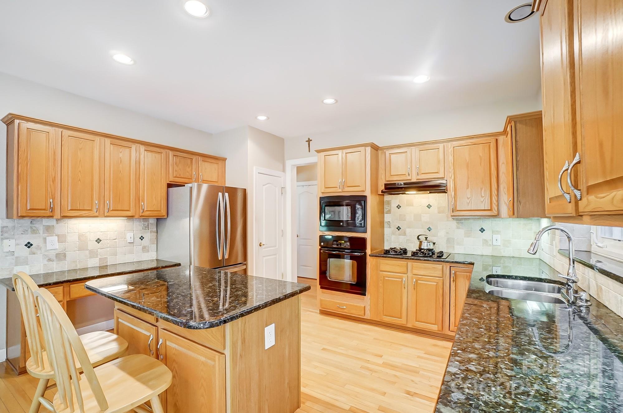 2736 Peverell Lane