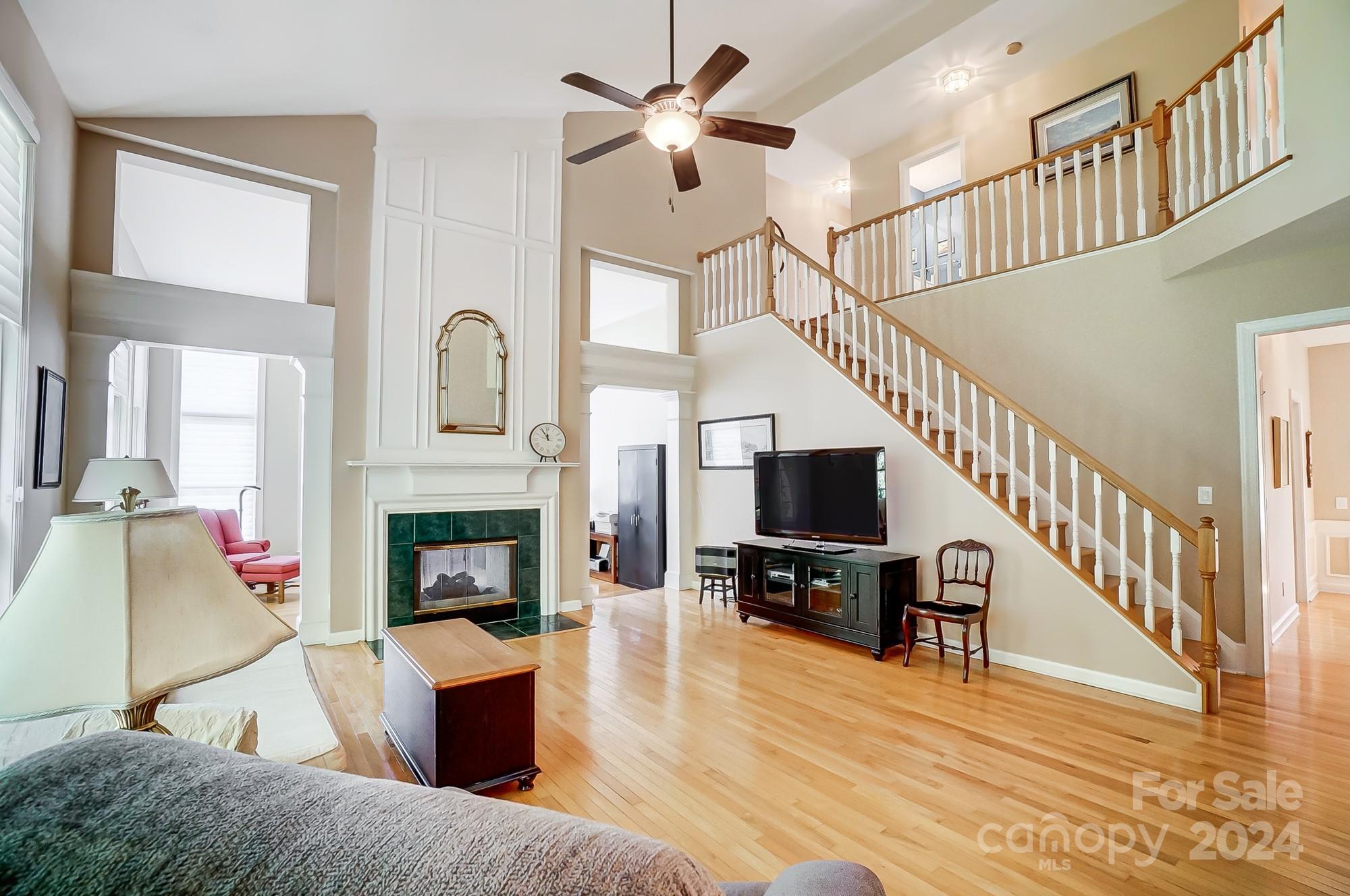 2736 Peverell Lane