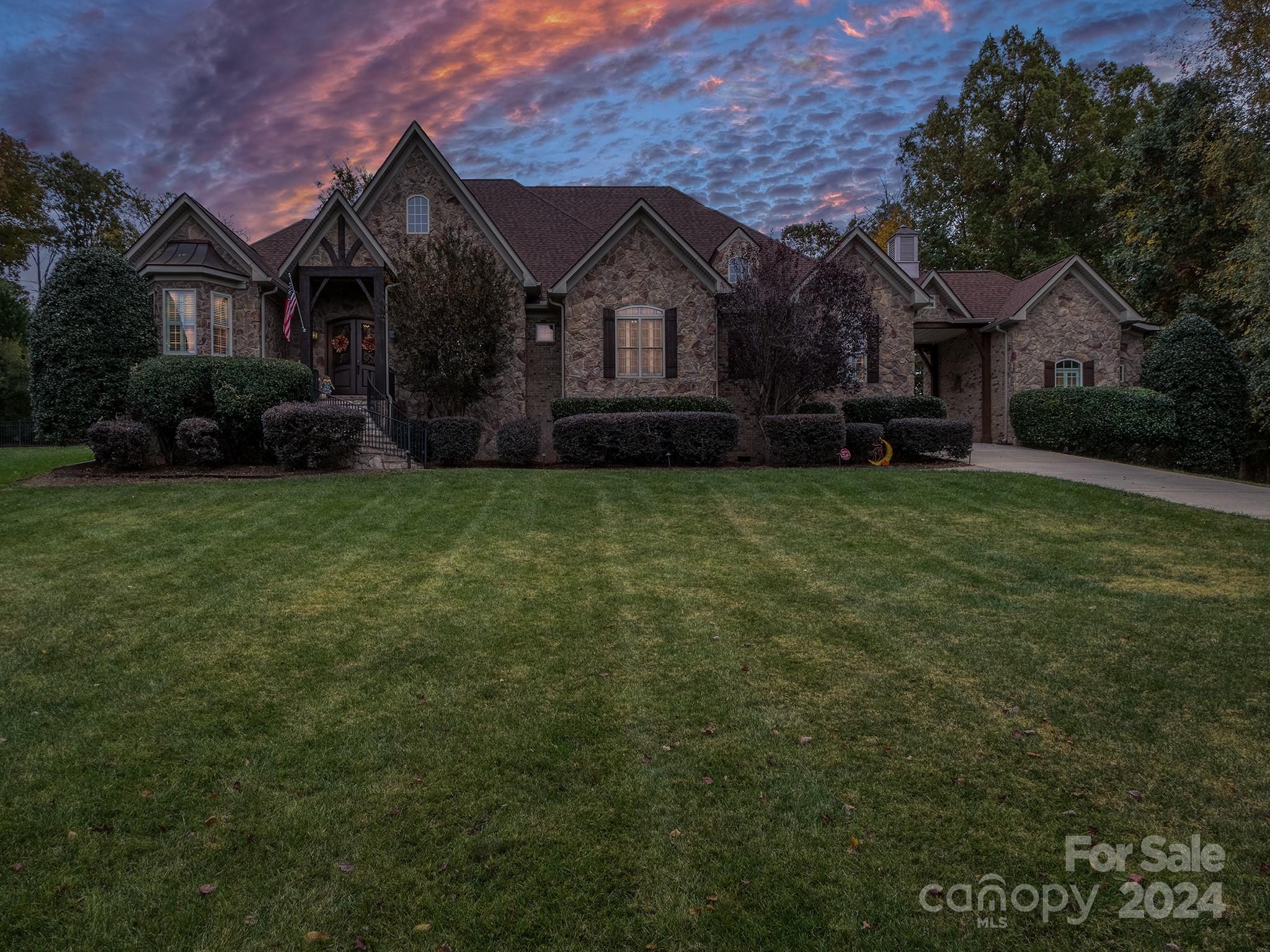 736 Cooks Cove Ridge