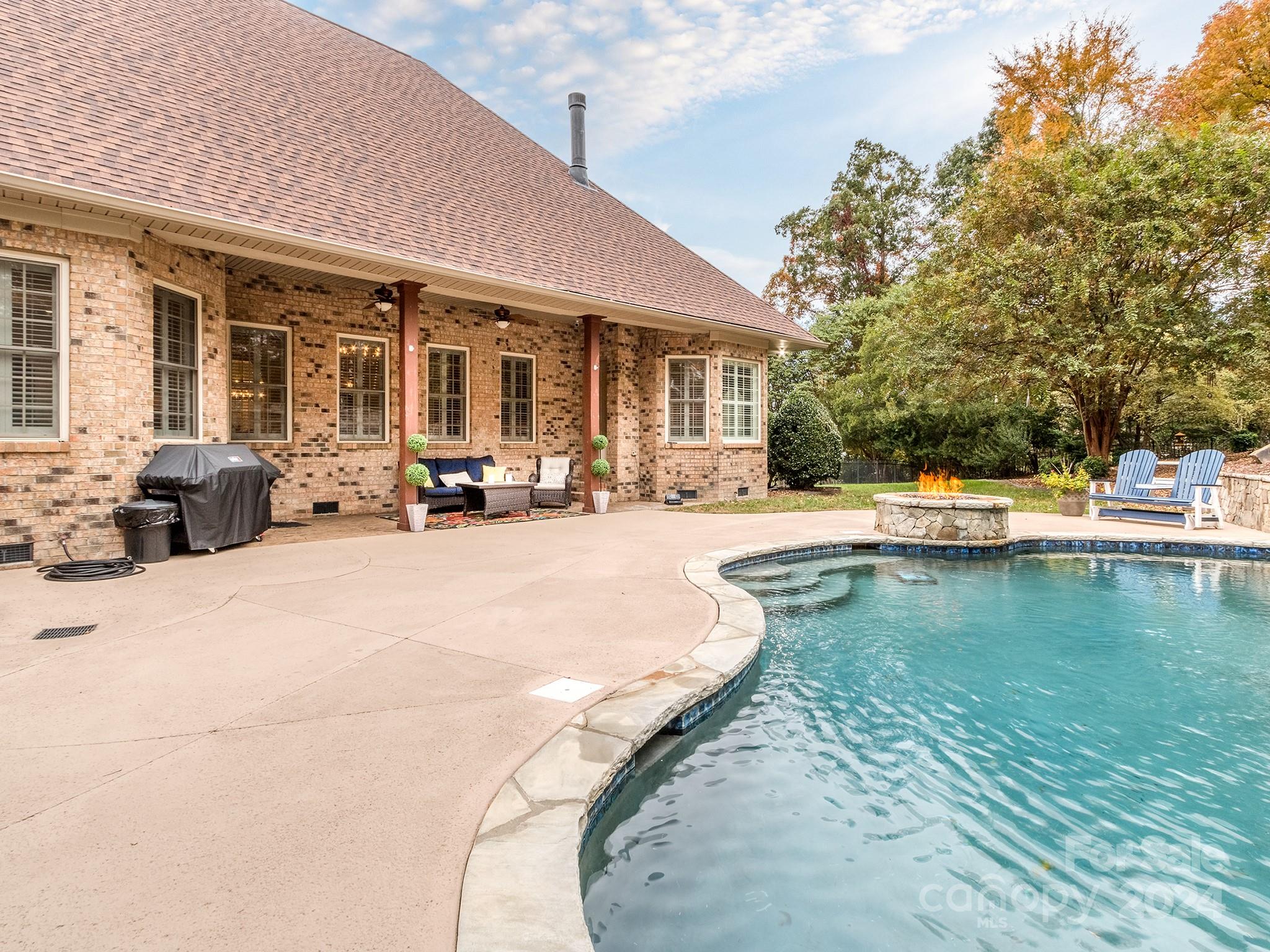 736 Cooks Cove Ridge