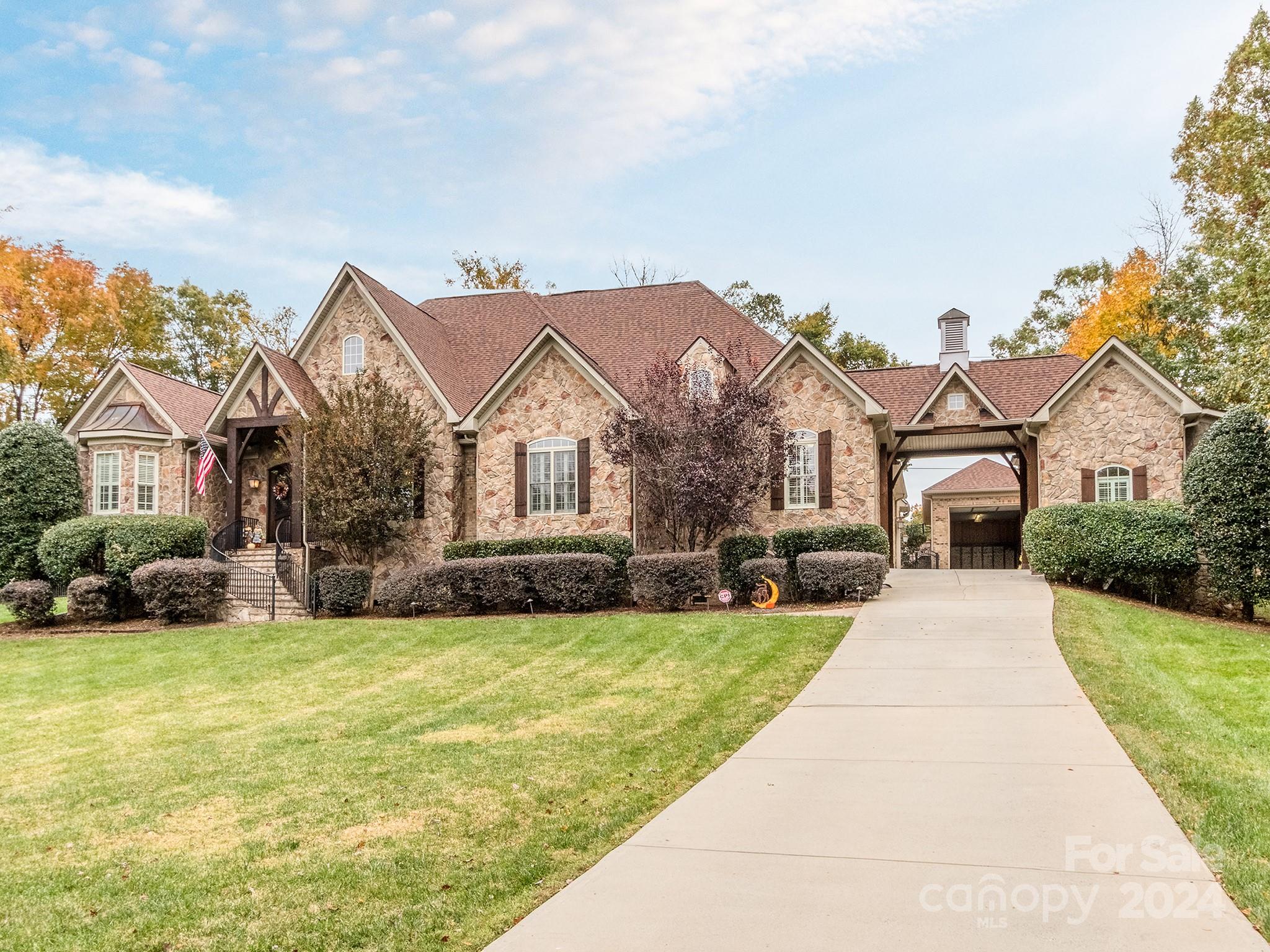 736 Cooks Cove Ridge